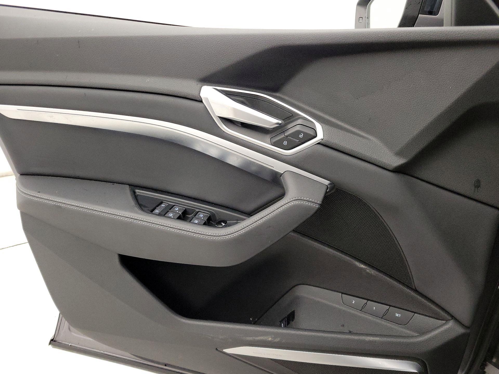 Thumbnail: 2021 Audi e-tron - 12