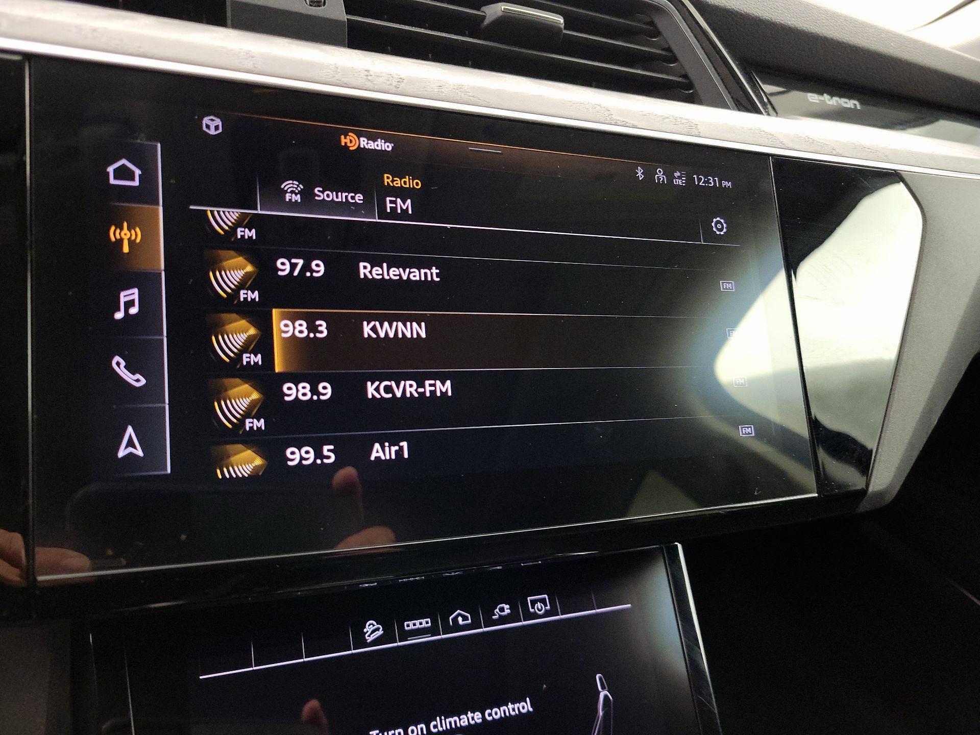 Thumbnail: 2021 Audi e-tron - 15