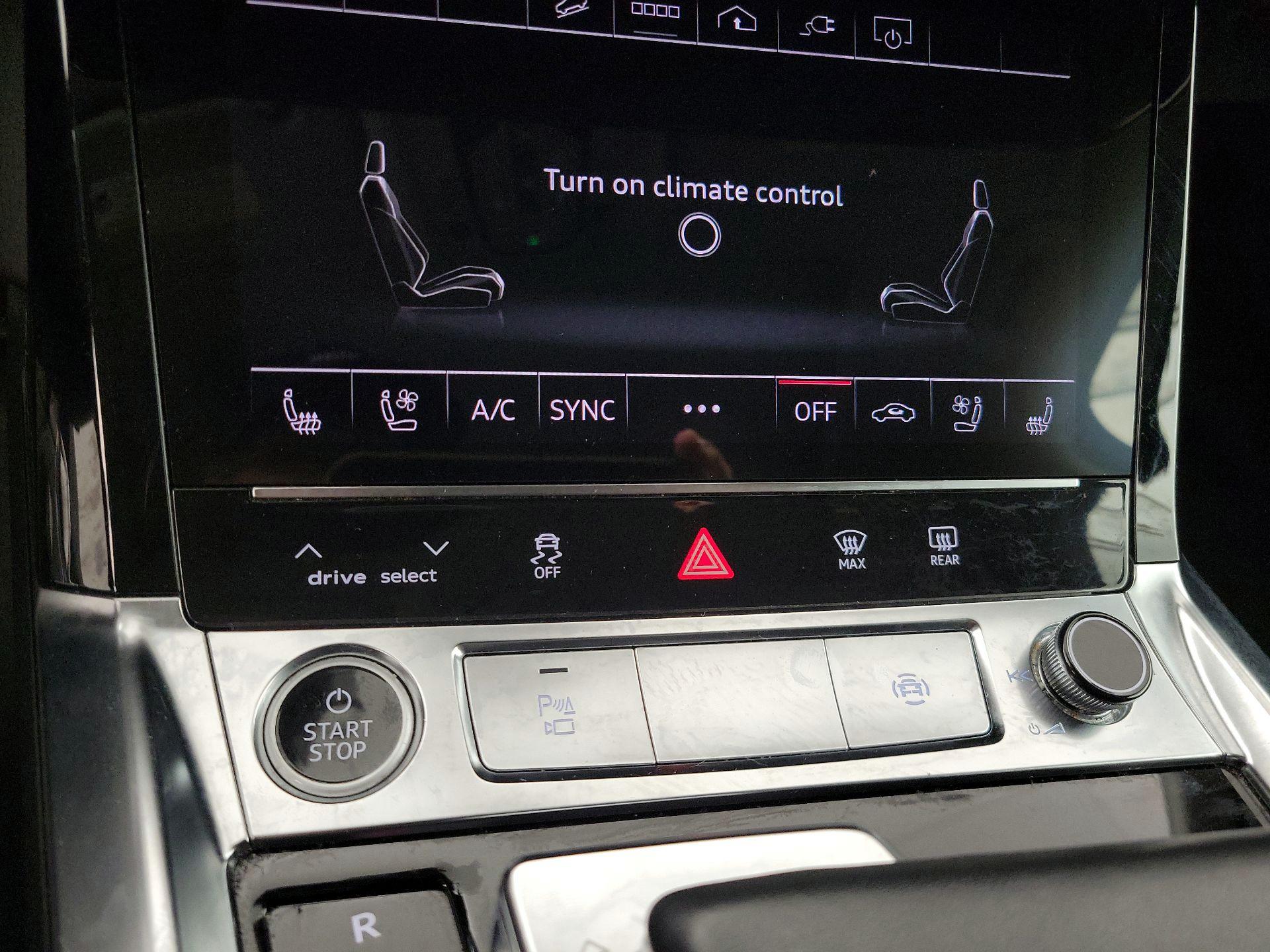 Thumbnail: 2021 Audi e-tron - 16