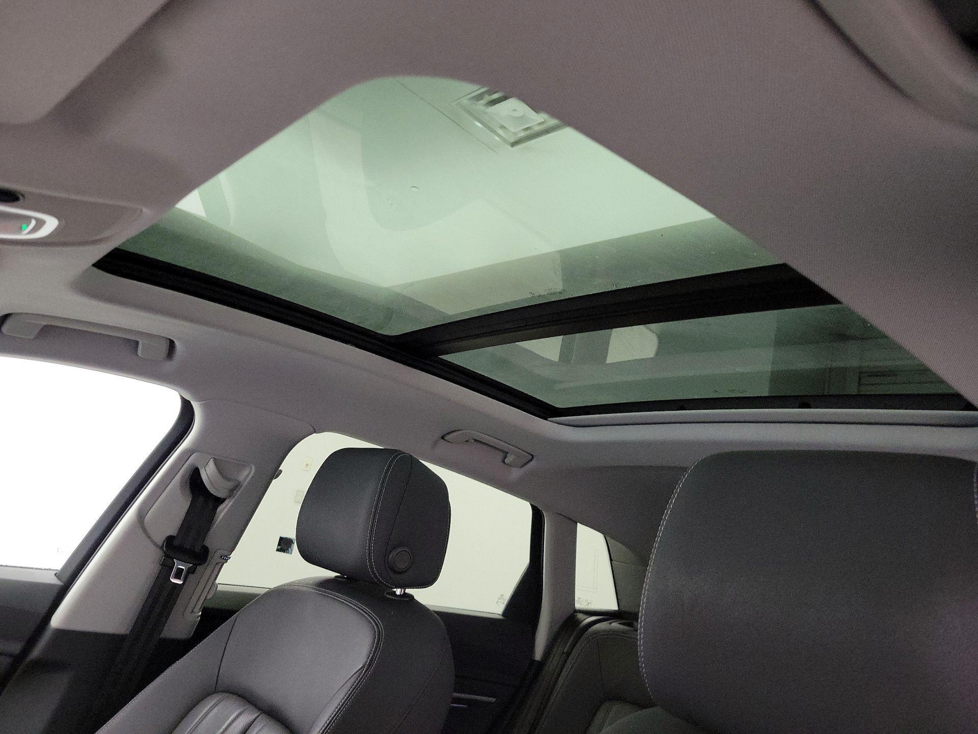 Thumbnail: 2021 Audi e-tron - 18