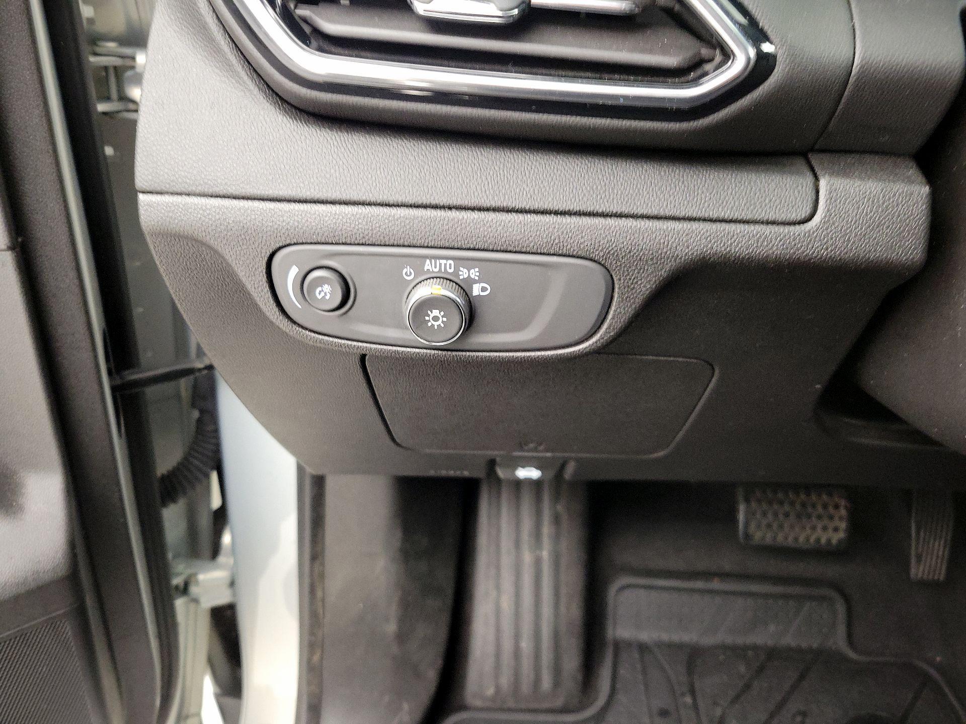 Thumbnail: 2023 Chevrolet Bolt EUV - 13