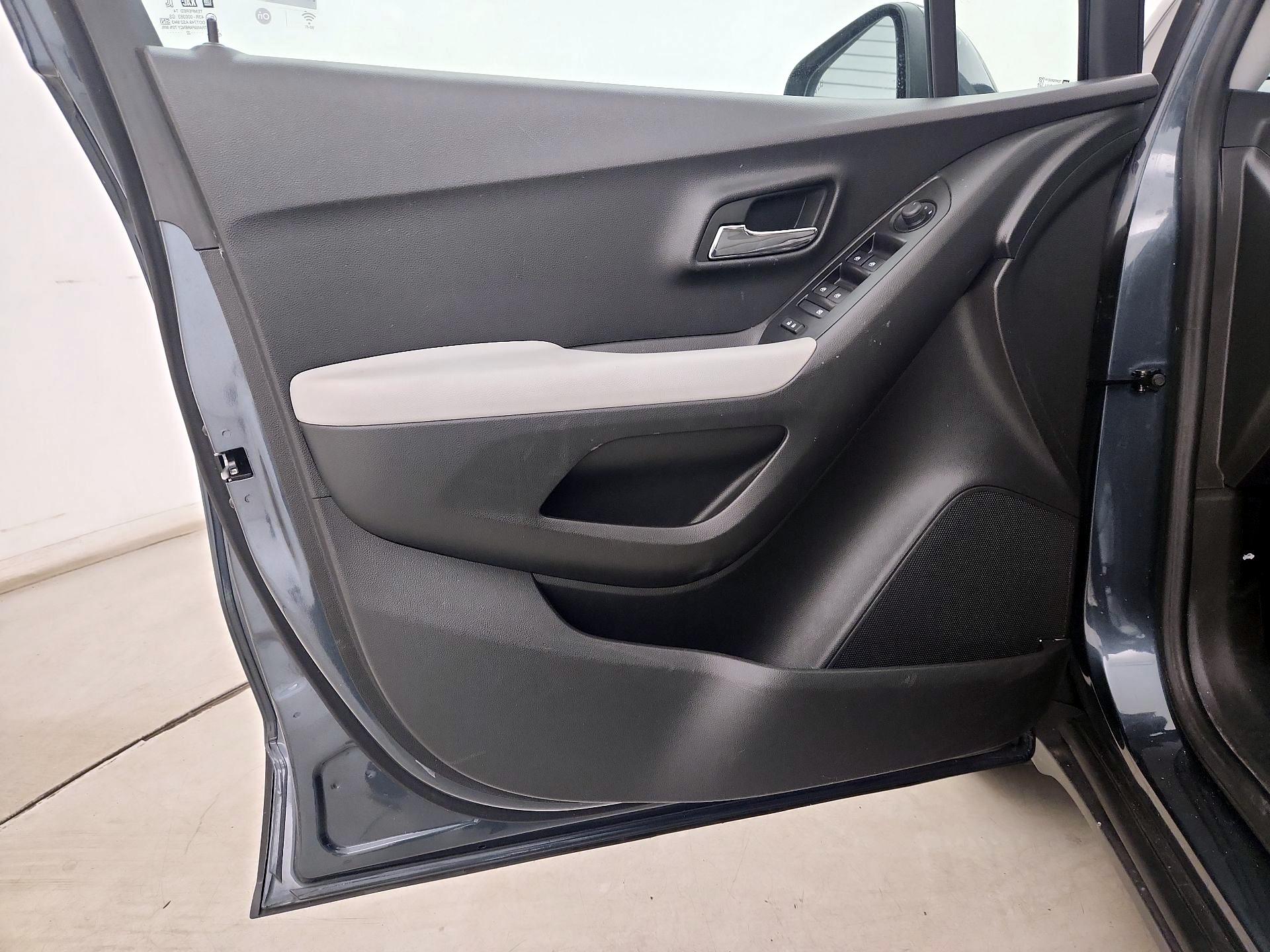 Thumbnail: 2022 Chevrolet Trax - 12