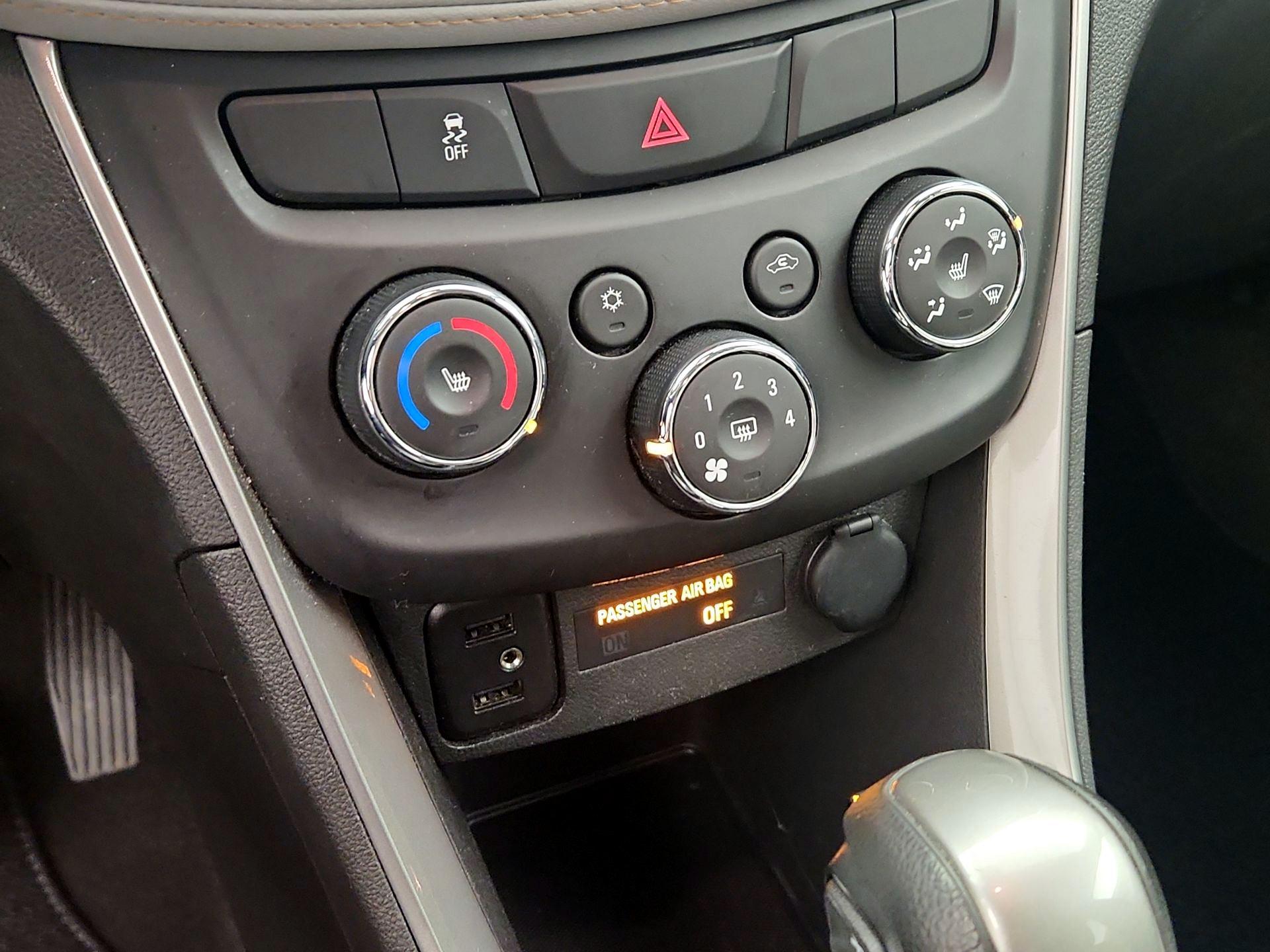 Thumbnail: 2022 Chevrolet Trax - 16