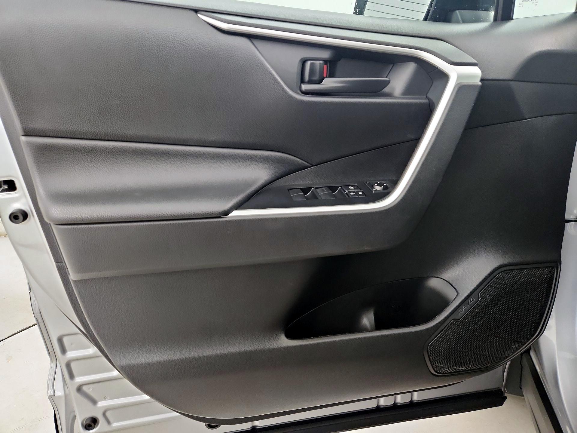 Thumbnail: 2020 Toyota RAV4 - 12