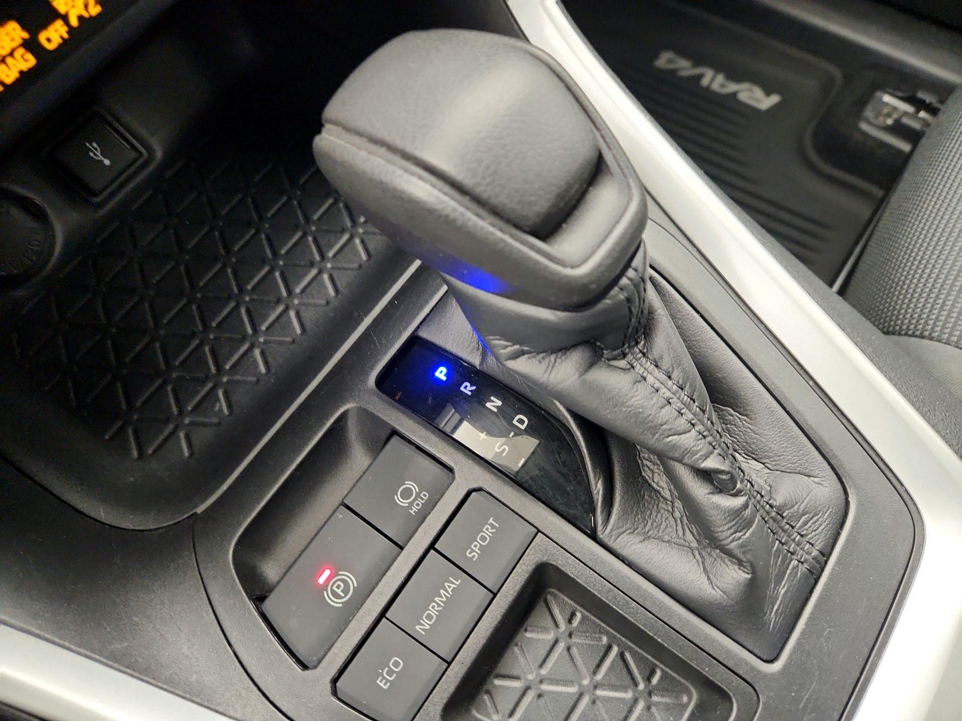 Thumbnail: 2020 Toyota RAV4 - 17