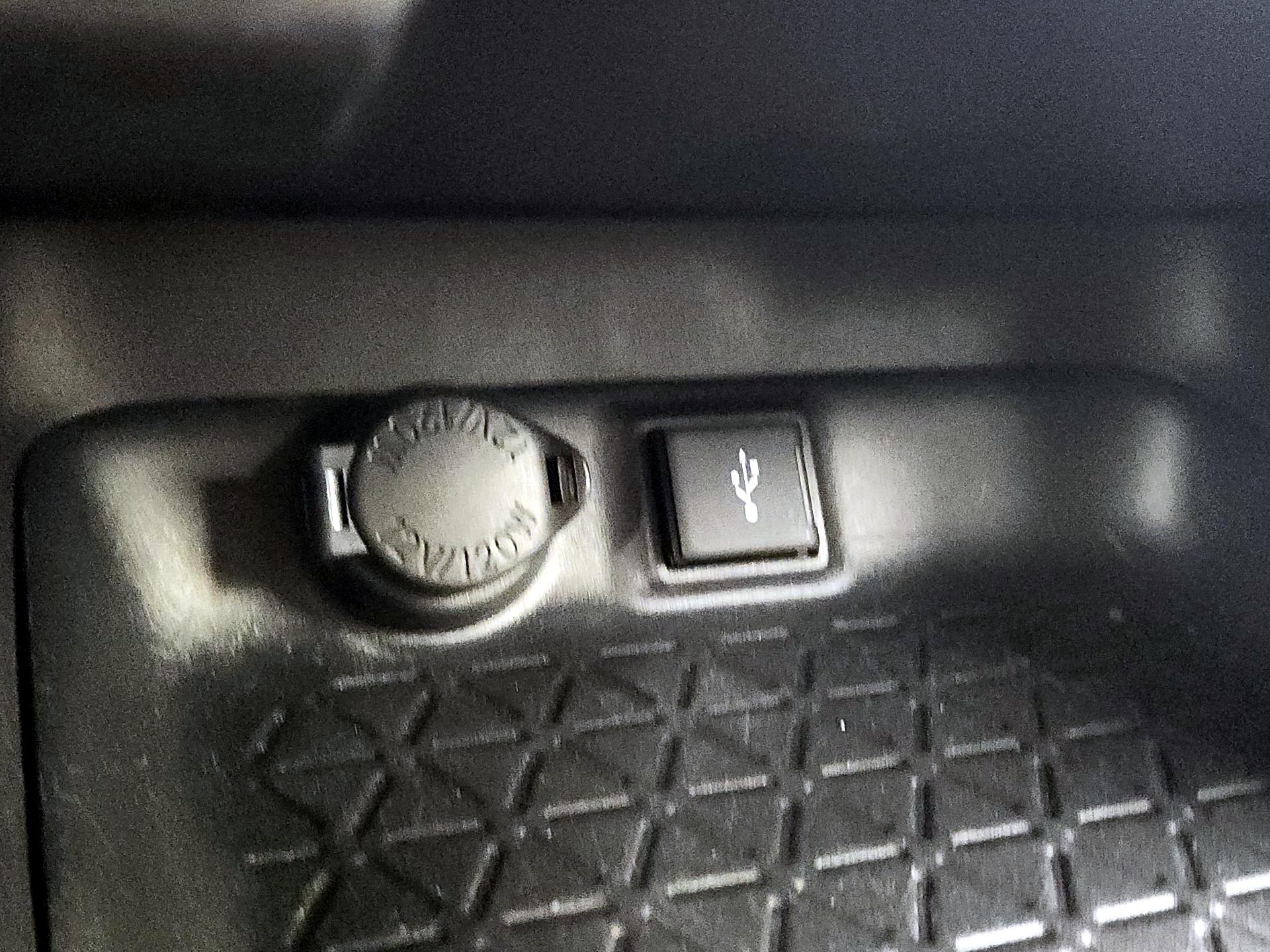 Thumbnail: 2020 Toyota RAV4 - 18