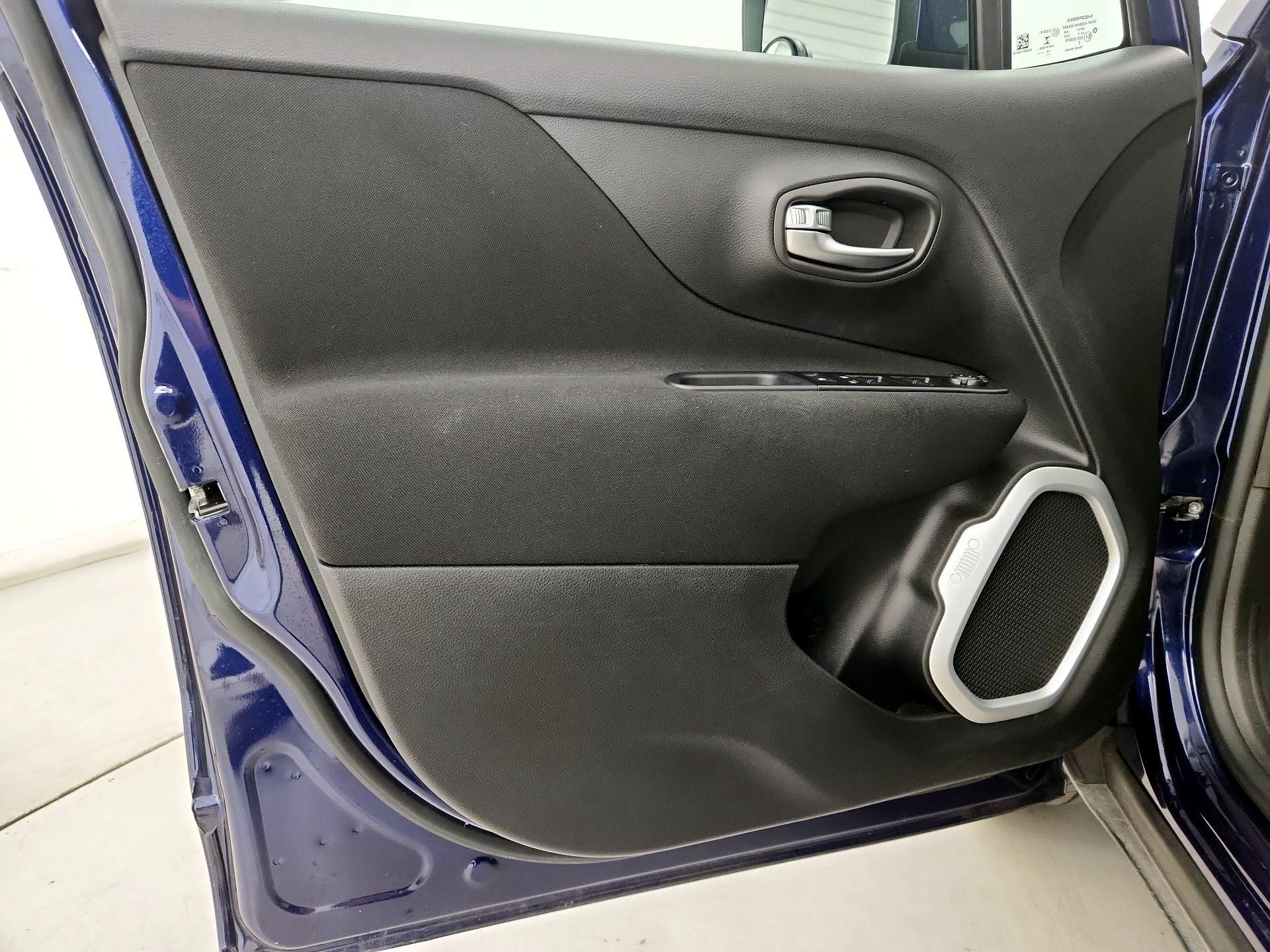 Thumbnail: 2020 Jeep Renegade - 12