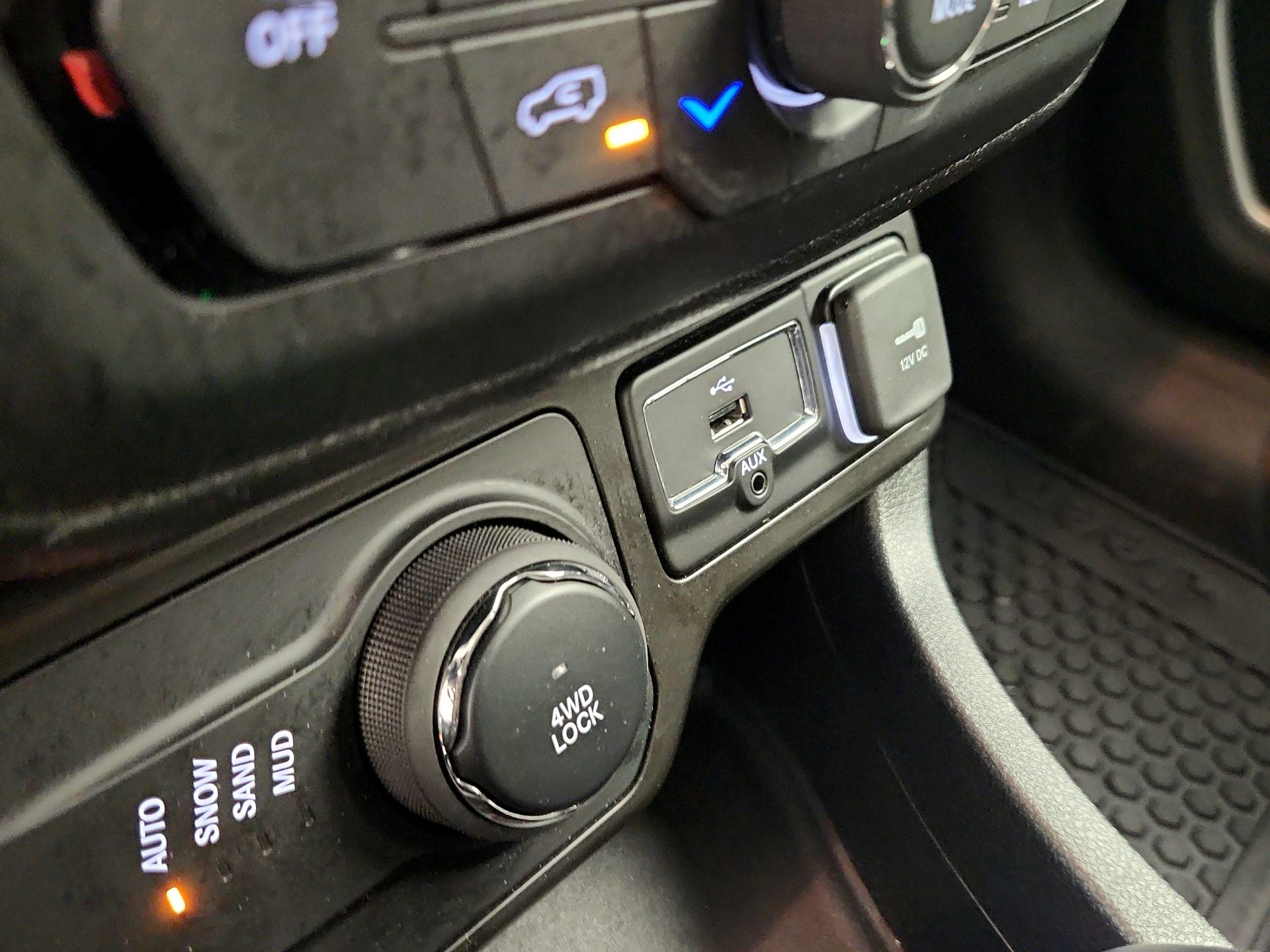 Thumbnail: 2020 Jeep Renegade - 18