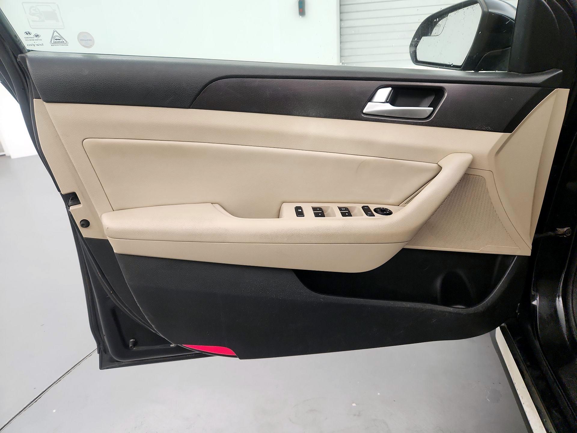 Thumbnail: 2015 Hyundai Sonata - 12