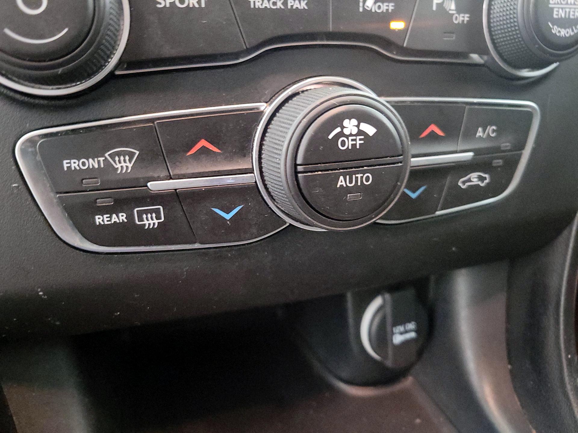 Thumbnail: 2020 Dodge Charger - 16