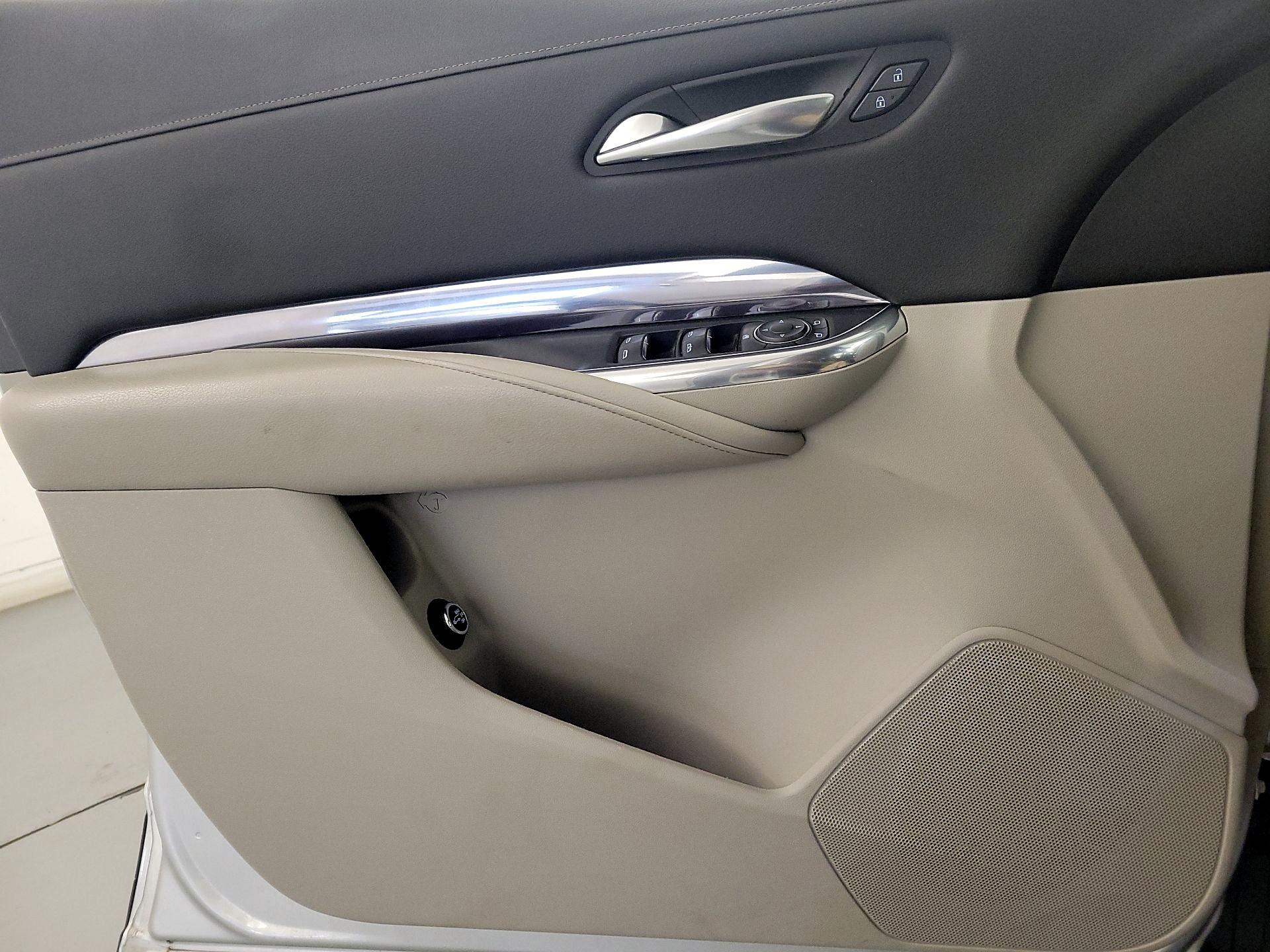 Thumbnail: 2021 Cadillac XT4 - 12