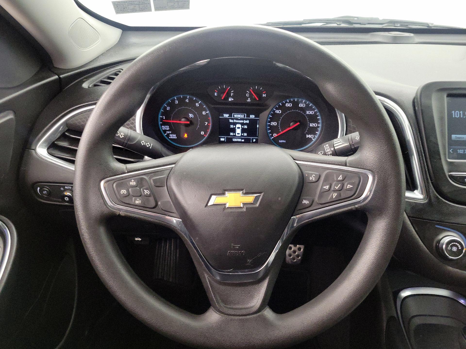 Thumbnail: 2017 Chevrolet Malibu - 10