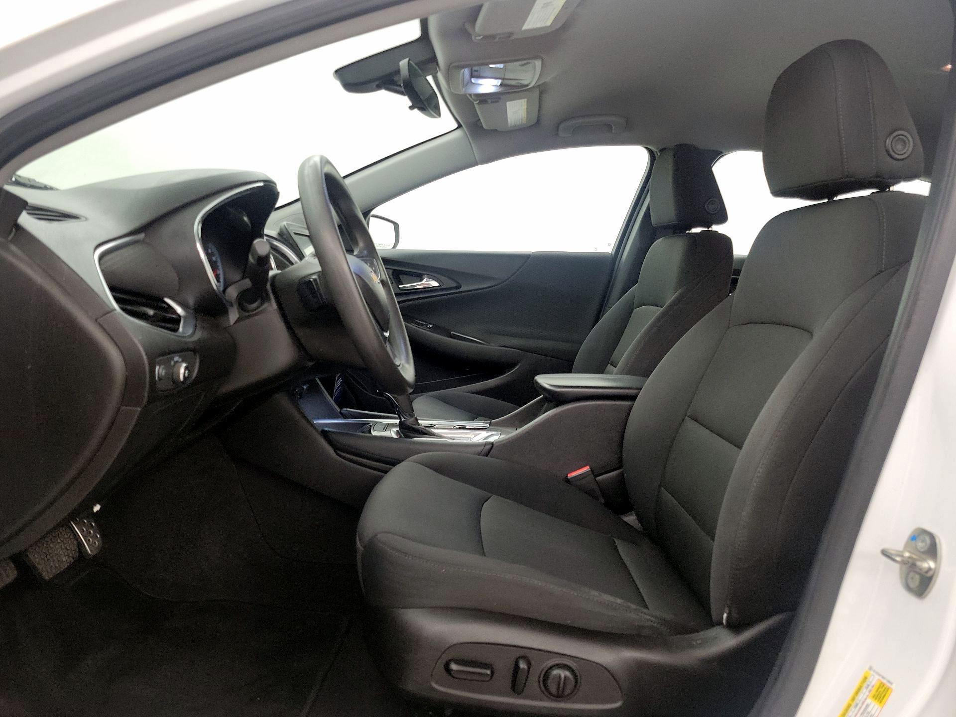 Thumbnail: 2017 Chevrolet Malibu - 11