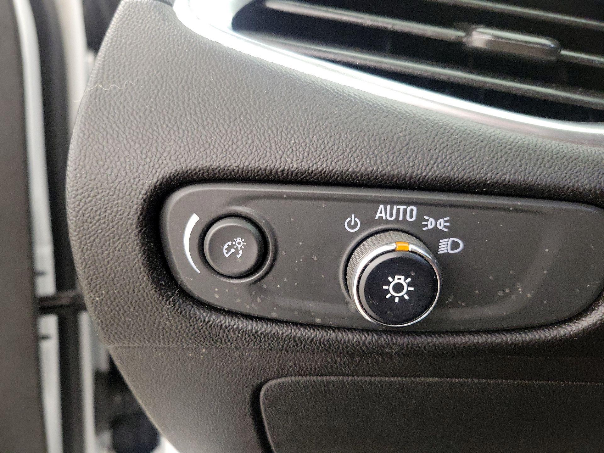 Thumbnail: 2017 Chevrolet Malibu - 13