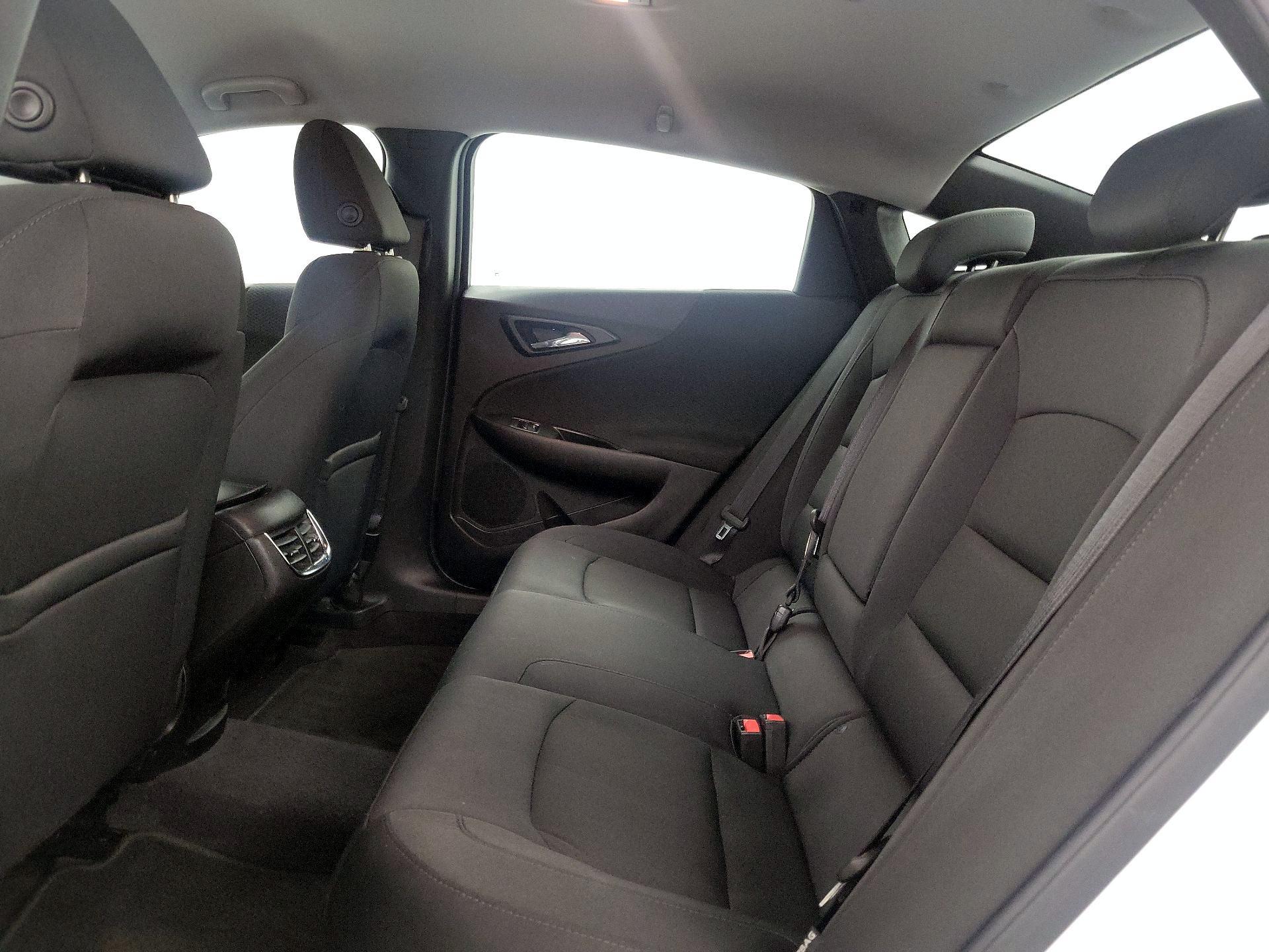 Thumbnail: 2017 Chevrolet Malibu - 19