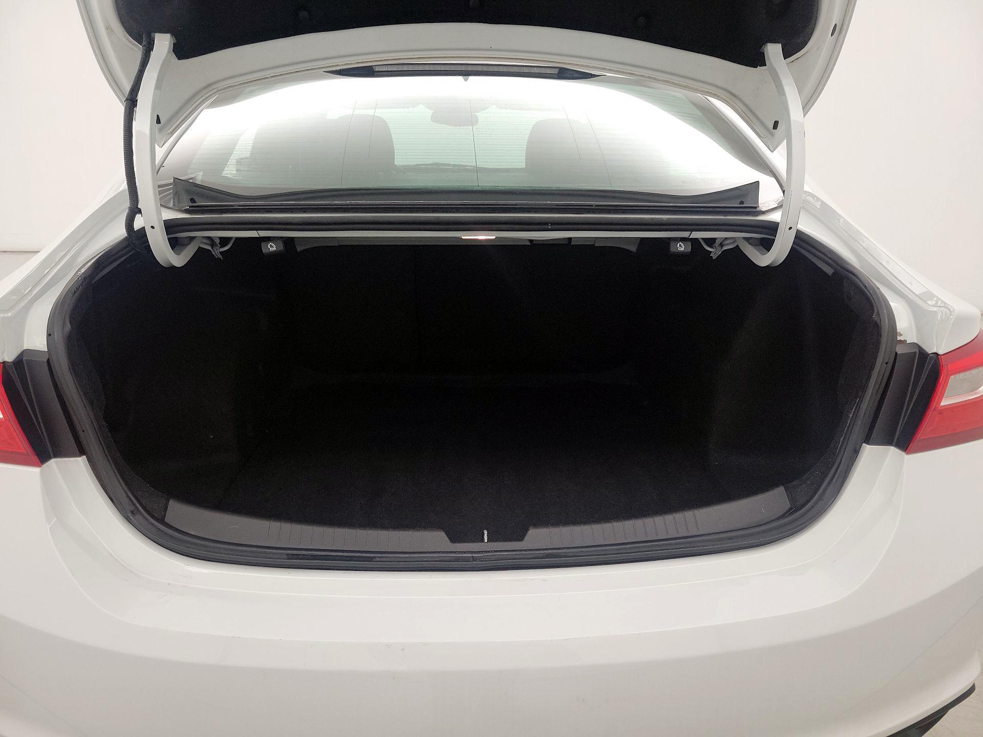 Thumbnail: 2017 Chevrolet Malibu - 20