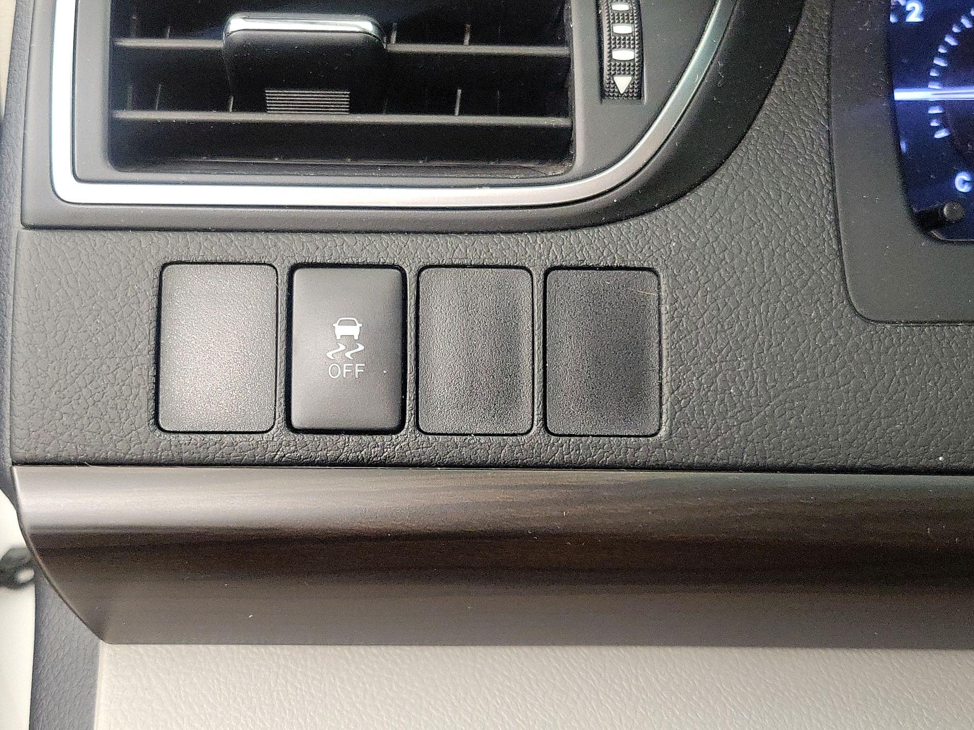 Thumbnail: 2016 Toyota Camry - 13