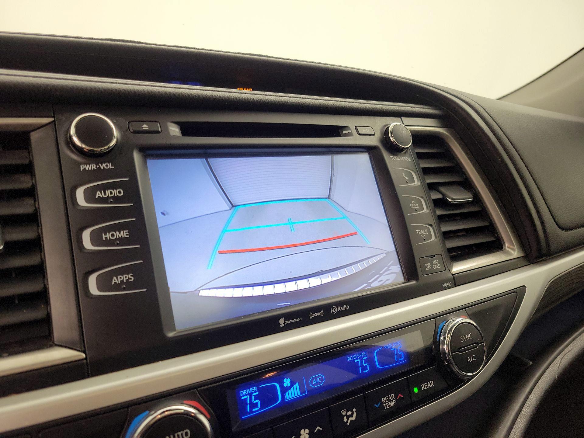 Thumbnail: 2019 Toyota Highlander - 14