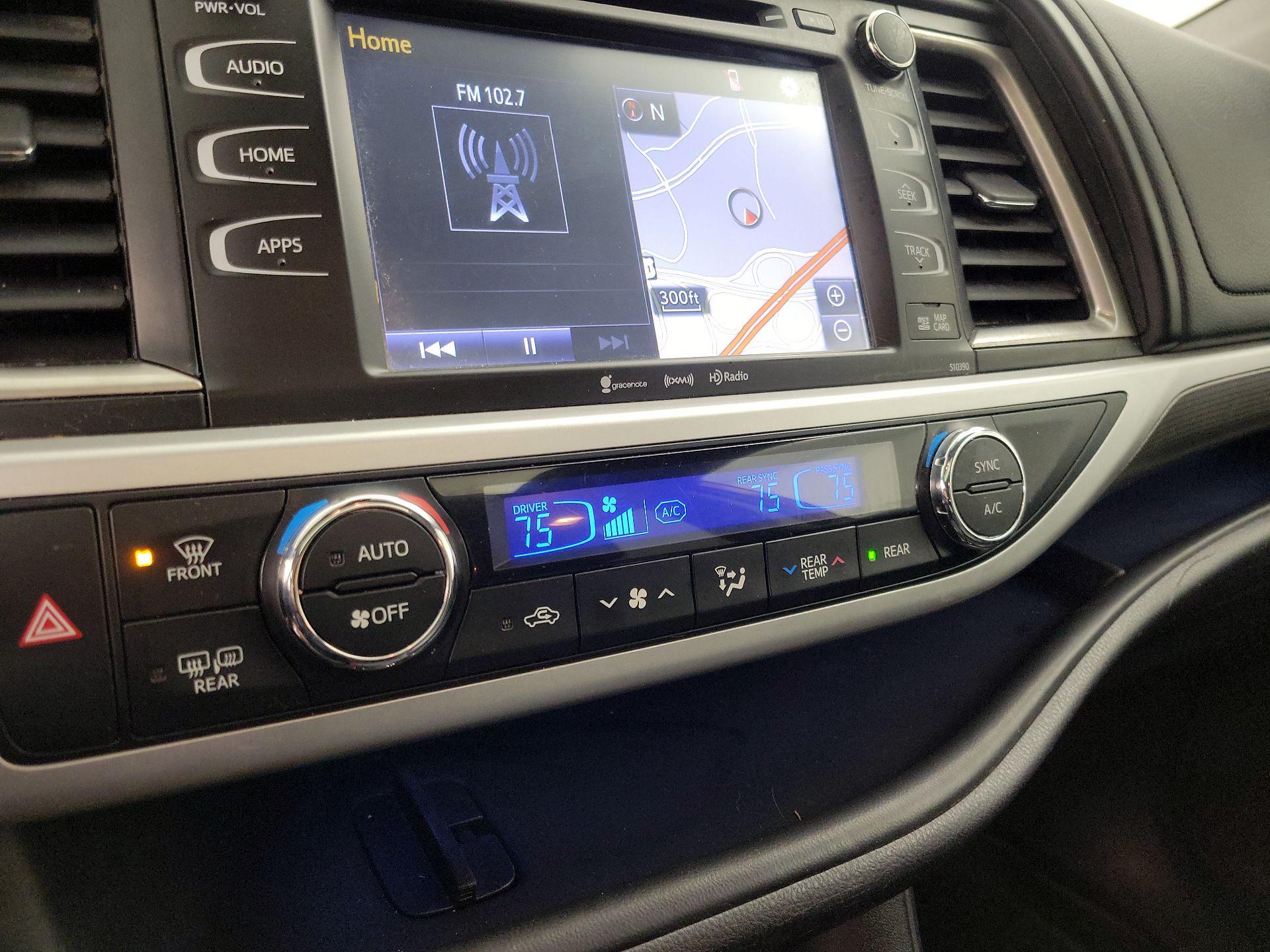 Thumbnail: 2019 Toyota Highlander - 16