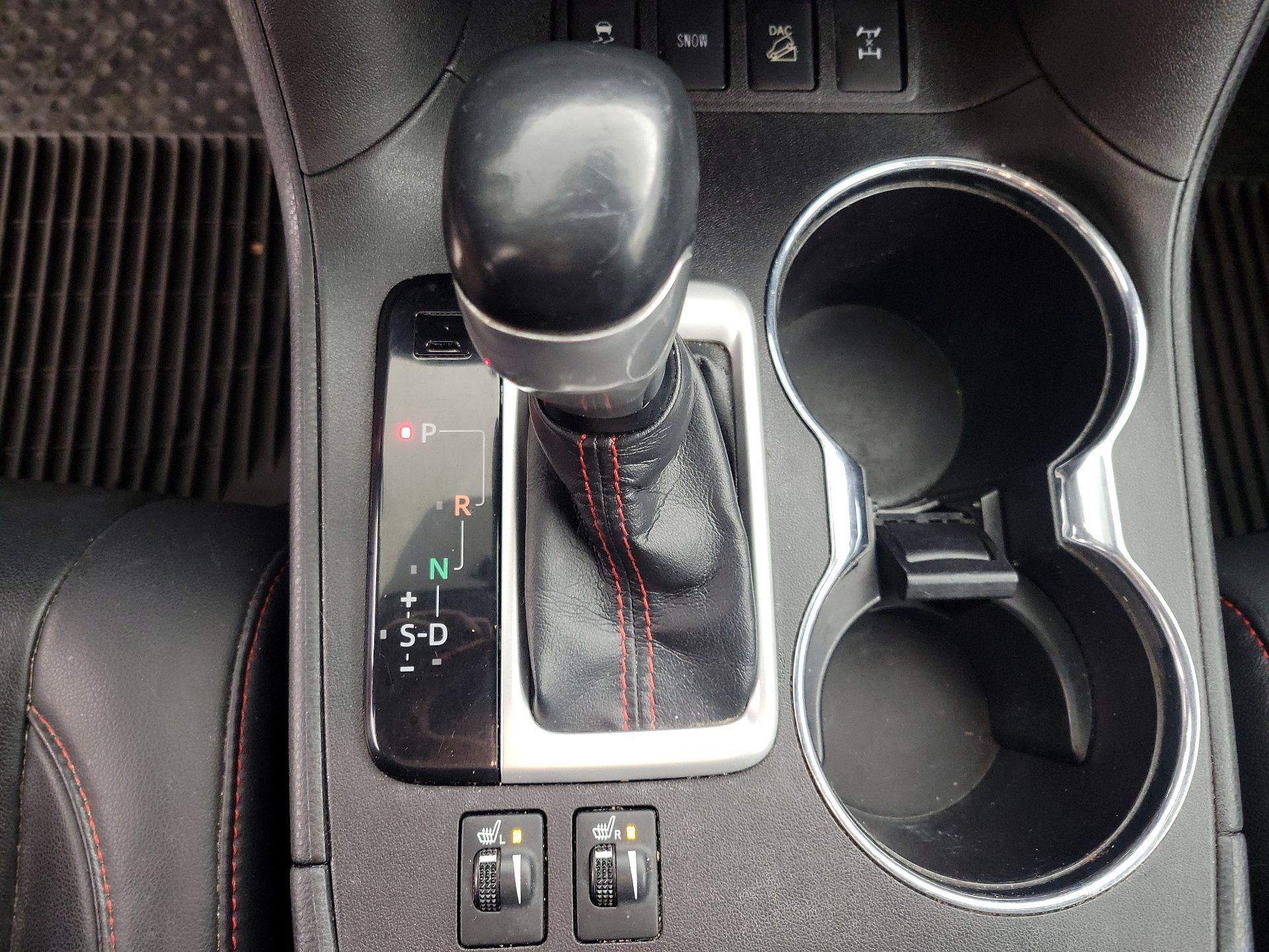 Thumbnail: 2019 Toyota Highlander - 17