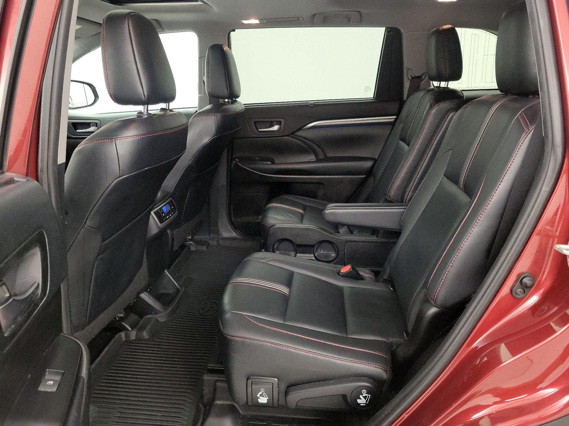 Thumbnail: 2019 Toyota Highlander - 20