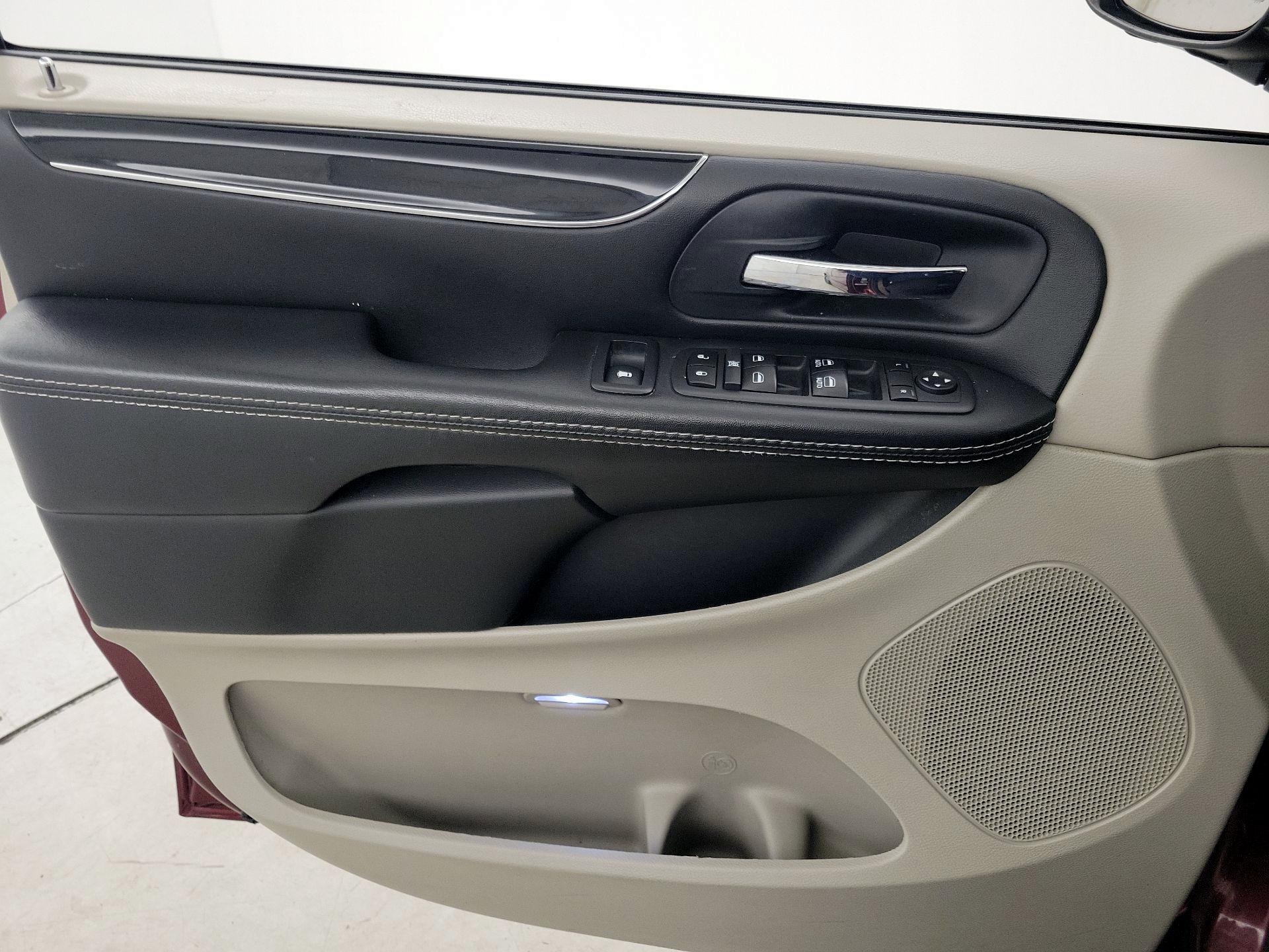 Thumbnail: 2017 Dodge Grand Caravan - 12