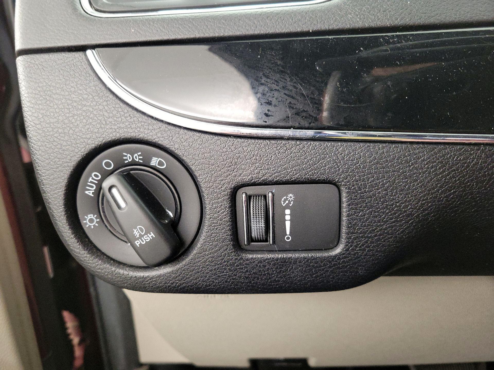 Thumbnail: 2017 Dodge Grand Caravan - 13