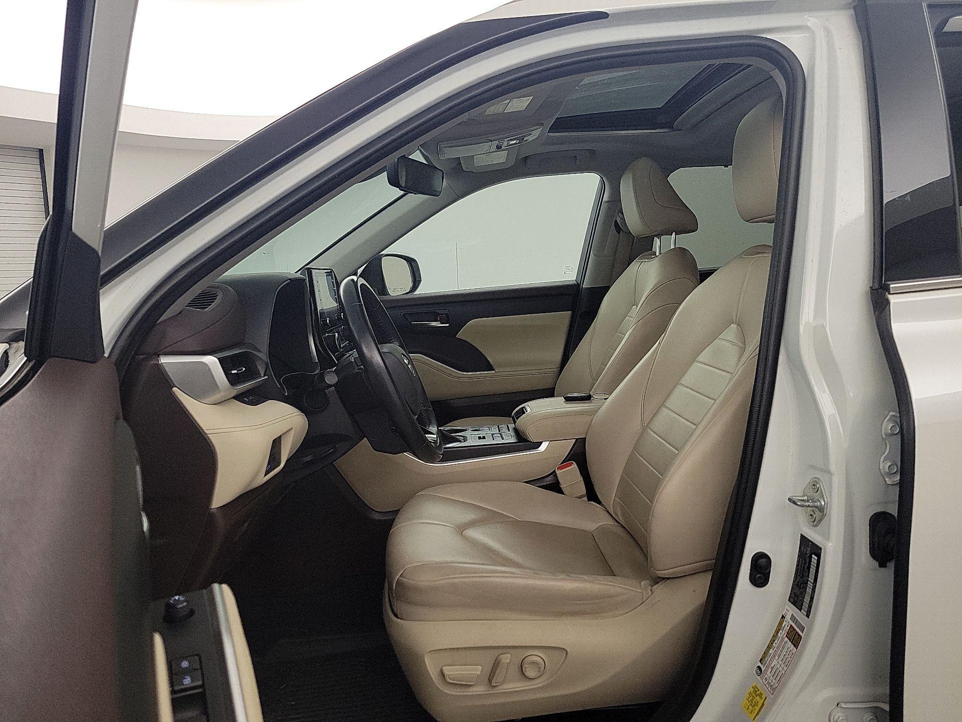 Thumbnail: 2021 Toyota Highlander - 11