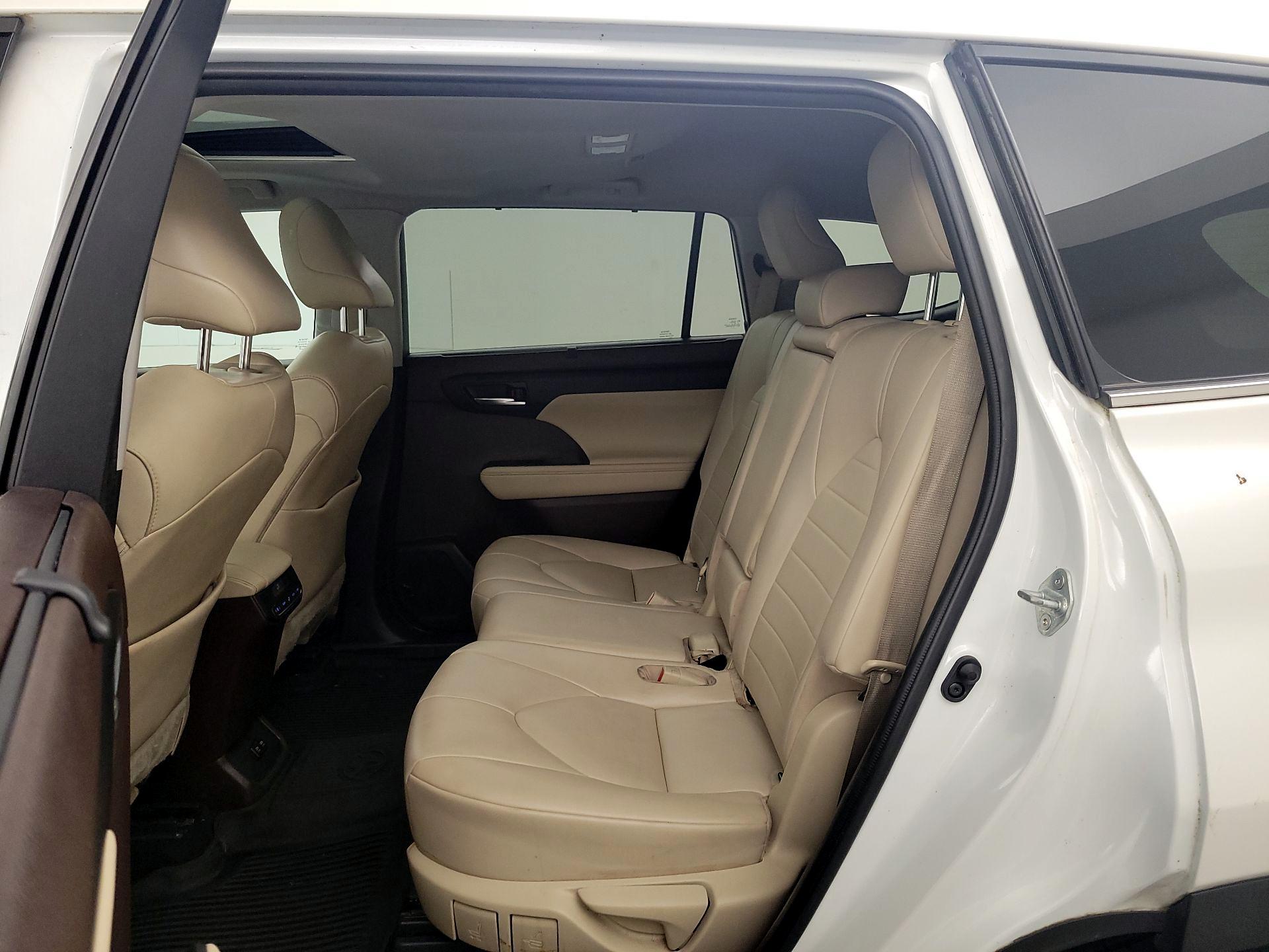 Thumbnail: 2021 Toyota Highlander - 20