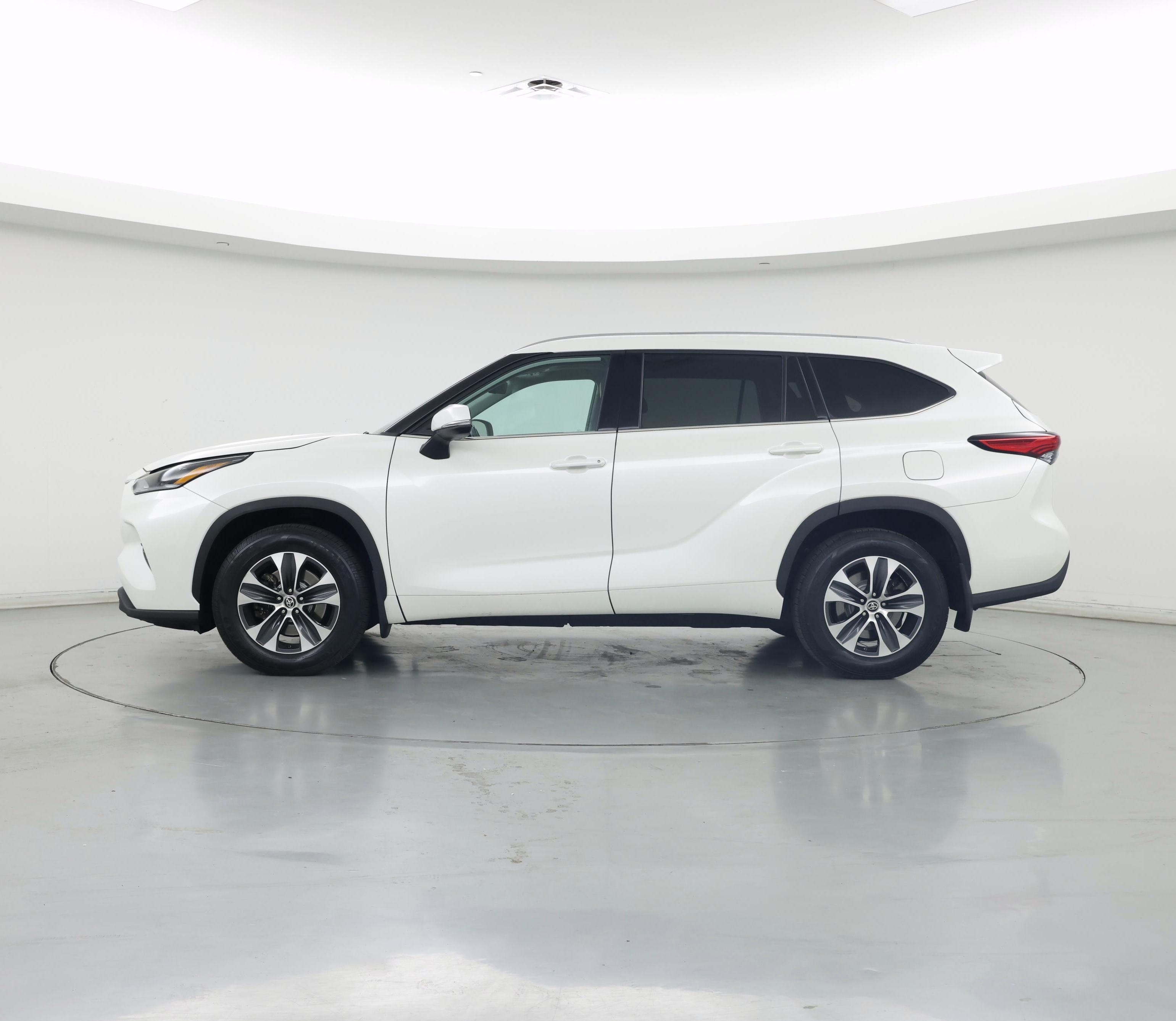 Thumbnail: 2021 Toyota Highlander - 3