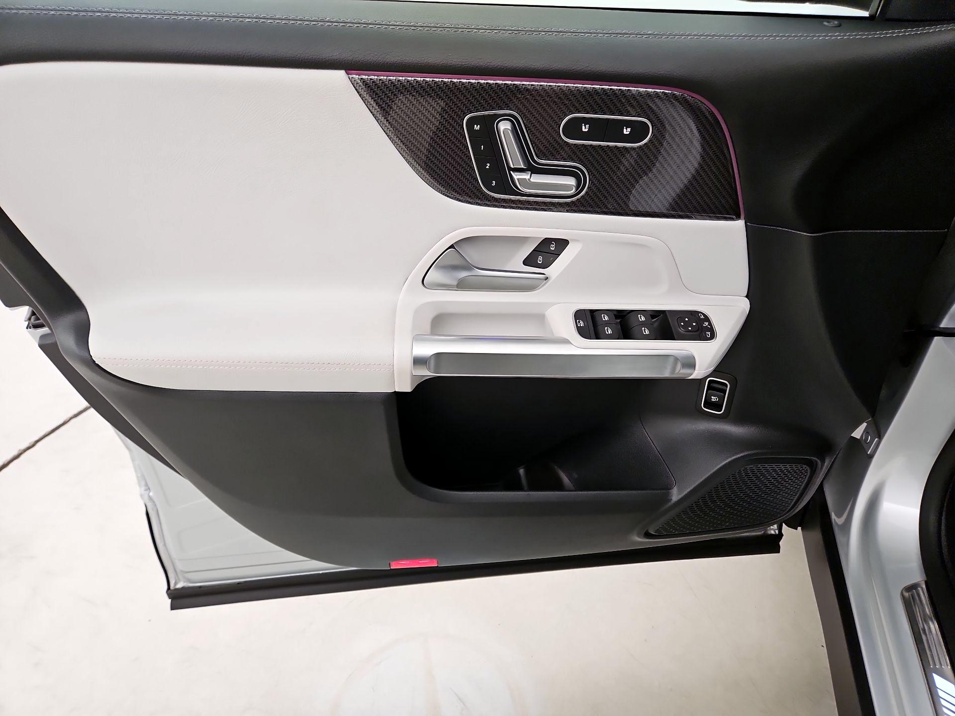 Thumbnail: 2022 Mercedes-Benz GLB - 12