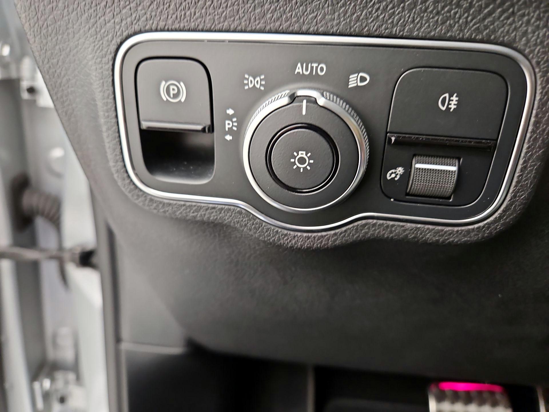 Thumbnail: 2022 Mercedes-Benz GLB - 13