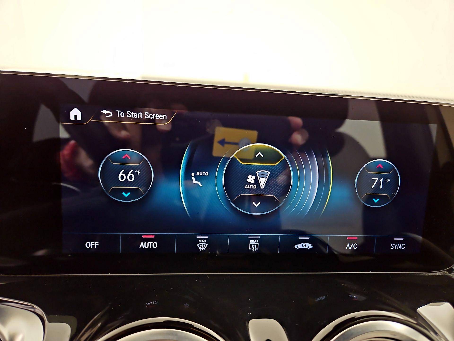 Thumbnail: 2022 Mercedes-Benz GLB - 16