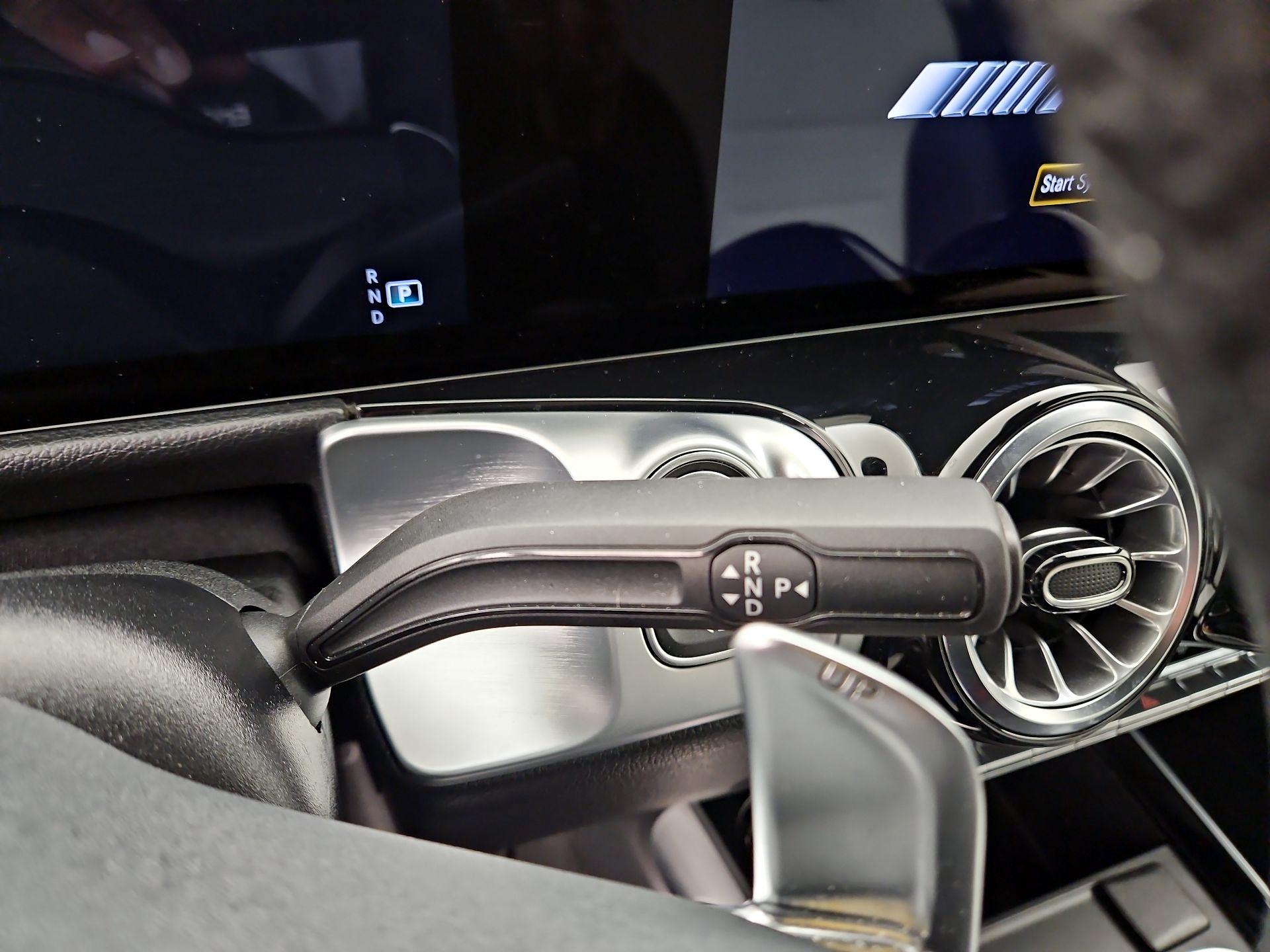 Thumbnail: 2022 Mercedes-Benz GLB - 17