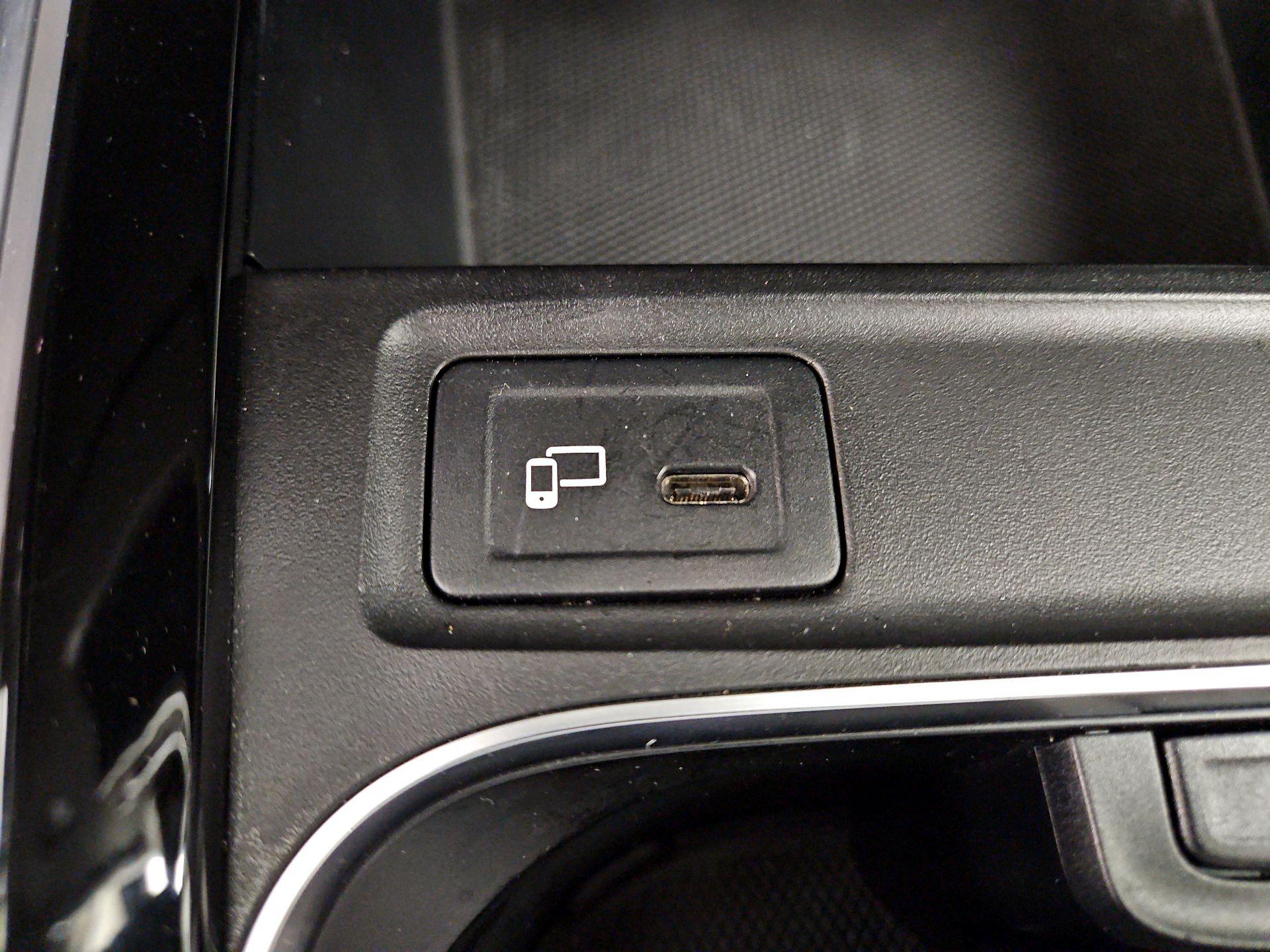 Thumbnail: 2022 Mercedes-Benz GLB - 18