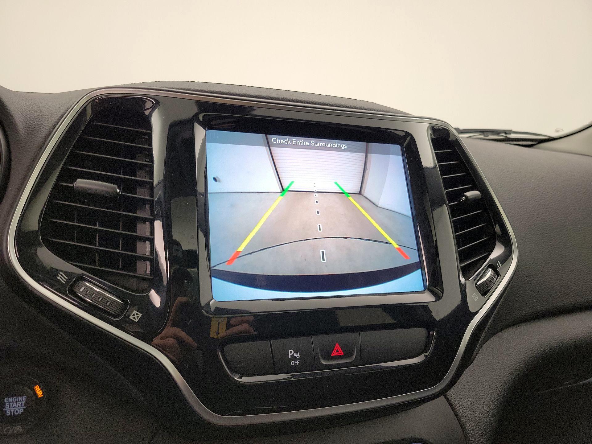 Thumbnail: 2019 Jeep Cherokee - 15