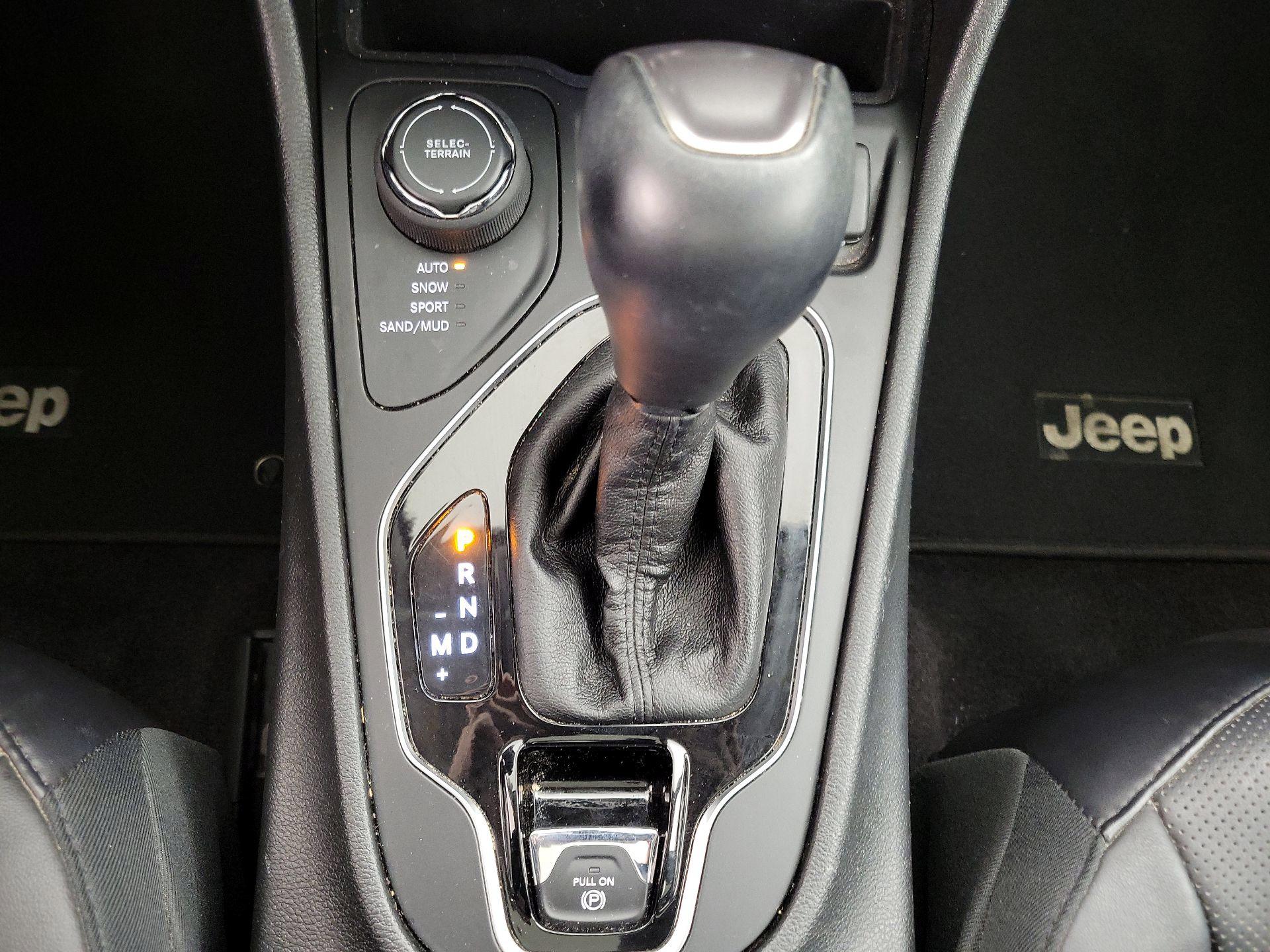 Thumbnail: 2019 Jeep Cherokee - 18