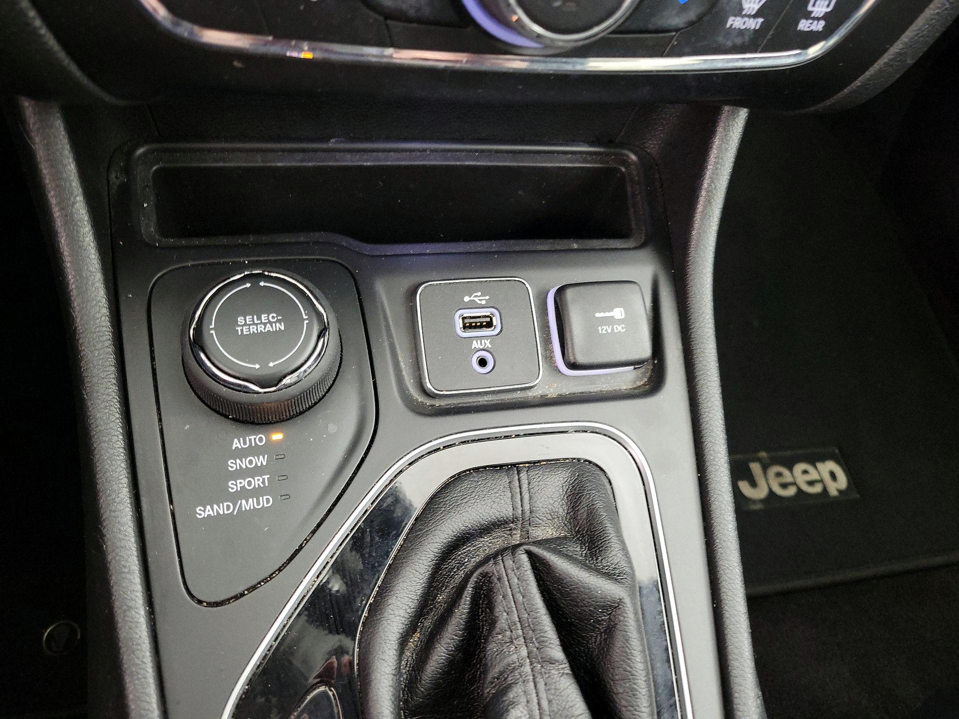 Thumbnail: 2019 Jeep Cherokee - 19