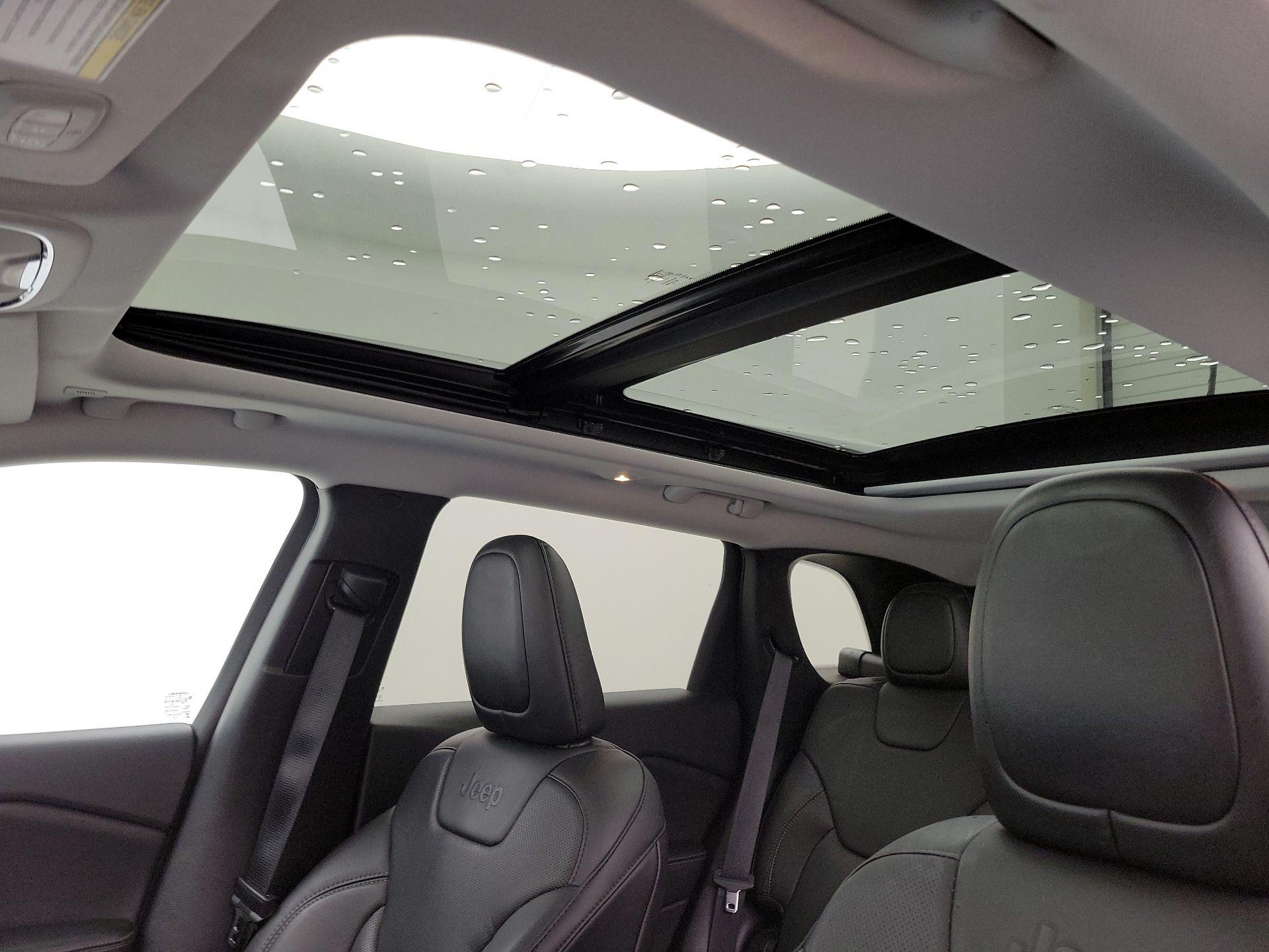 Thumbnail: 2019 Jeep Cherokee - 20