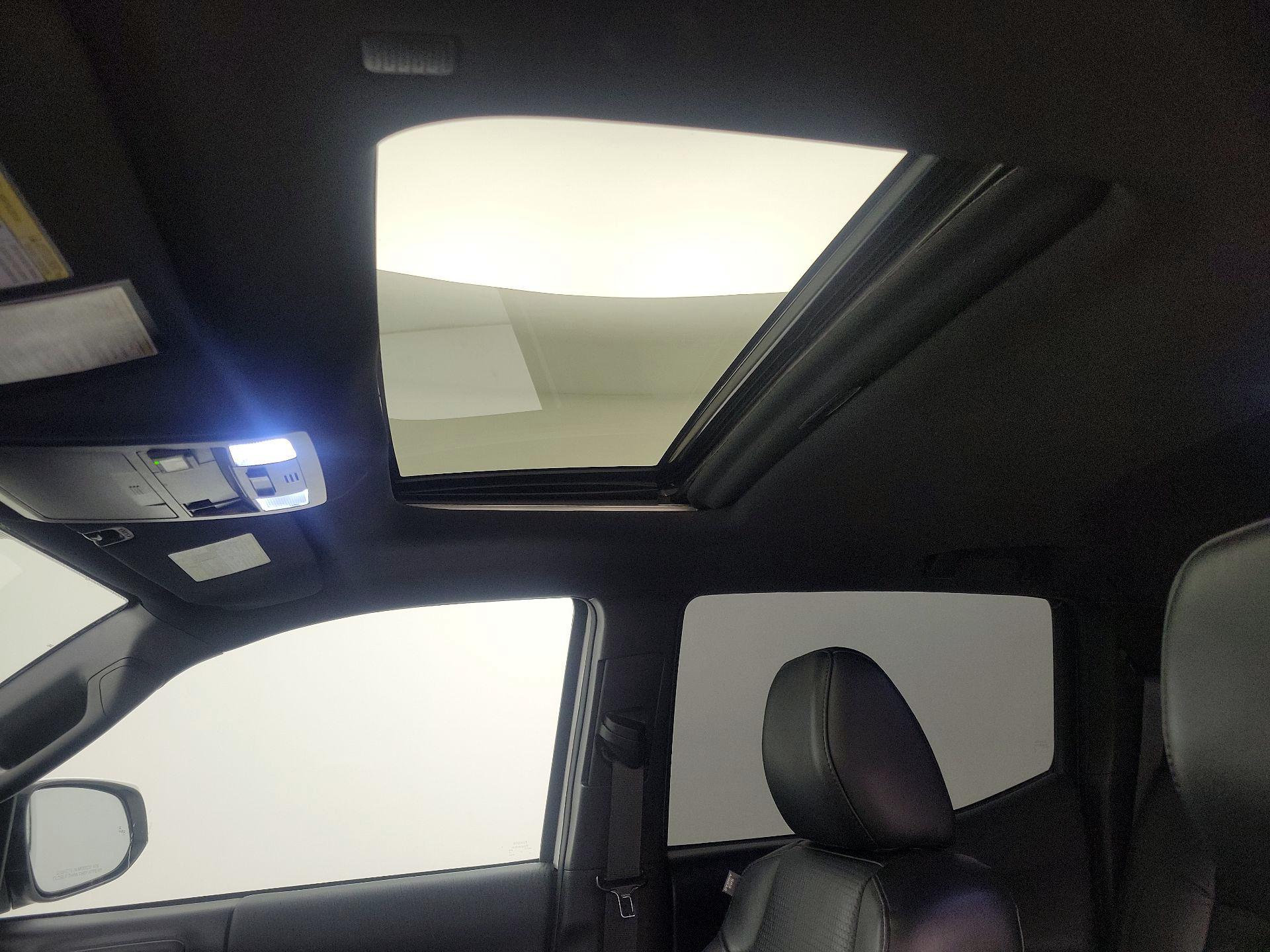 Thumbnail: 2020 Toyota Tacoma - 20