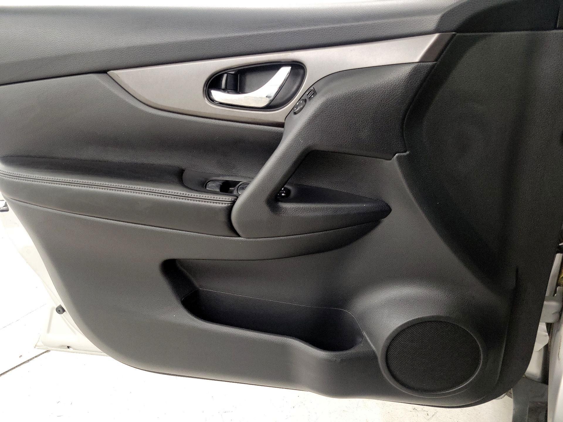 Thumbnail: 2015 Nissan Rogue - 12