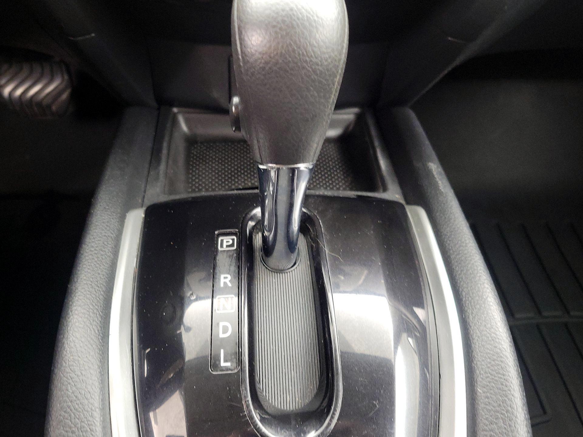 Thumbnail: 2015 Nissan Rogue - 17