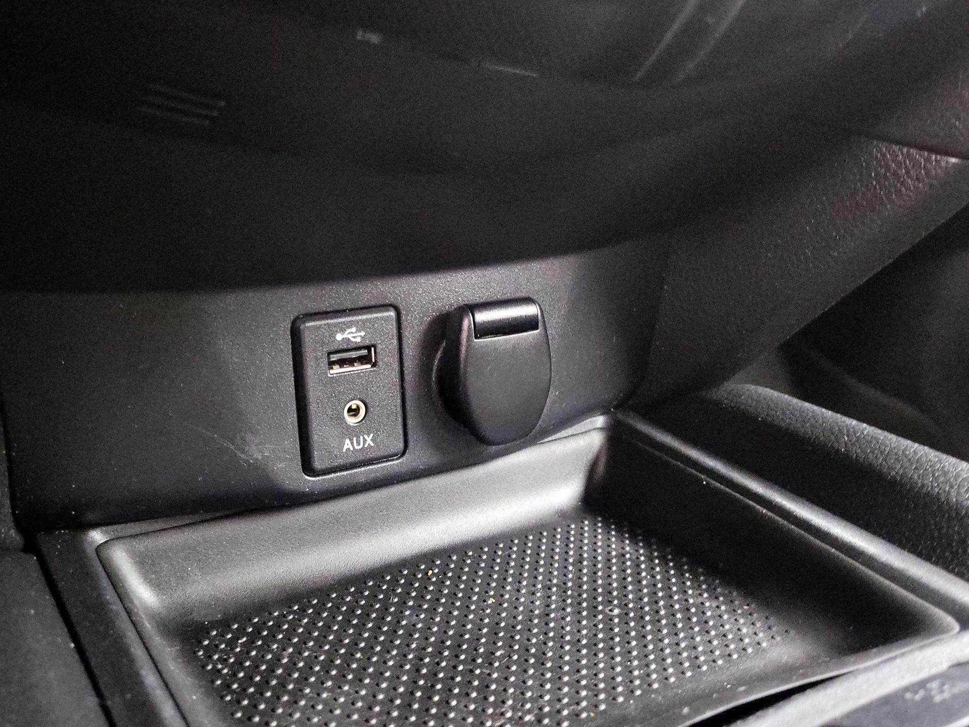 Thumbnail: 2015 Nissan Rogue - 18