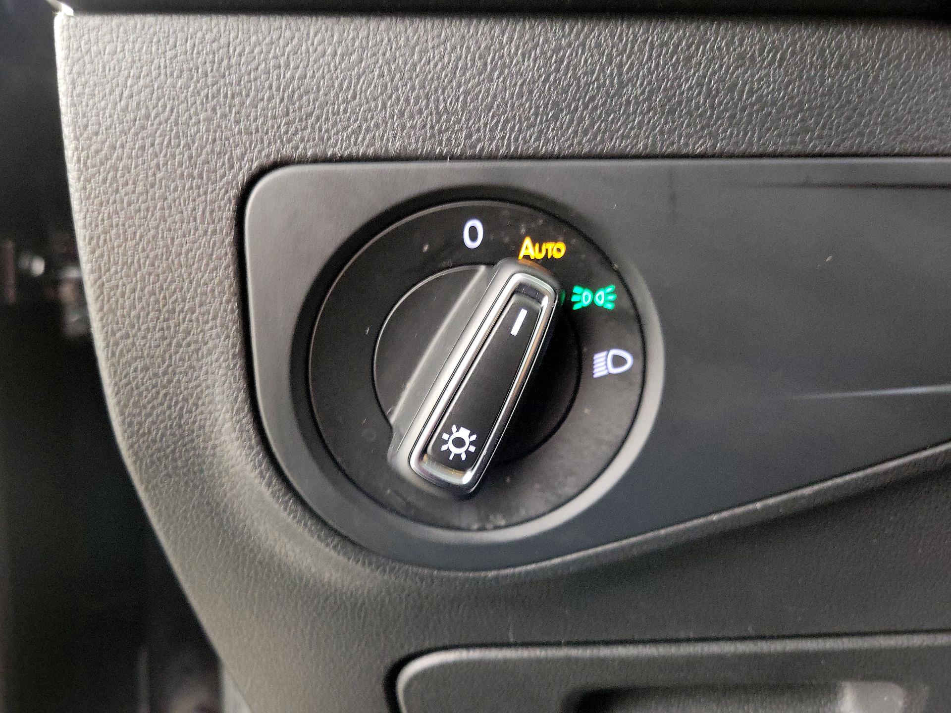 Thumbnail: 2019 Volkswagen Tiguan - 13