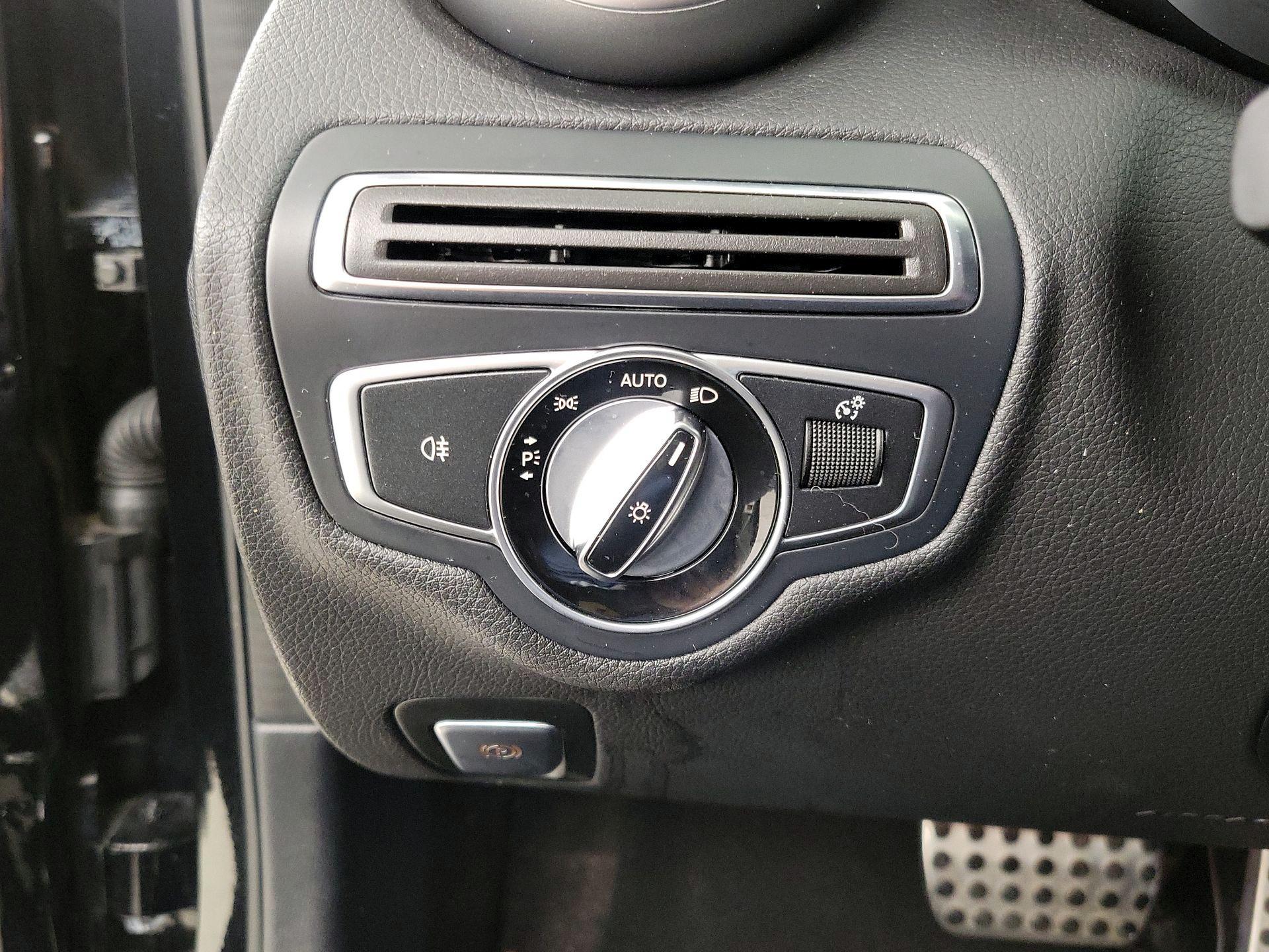 Thumbnail: 2016 Mercedes-Benz C-Class - 13