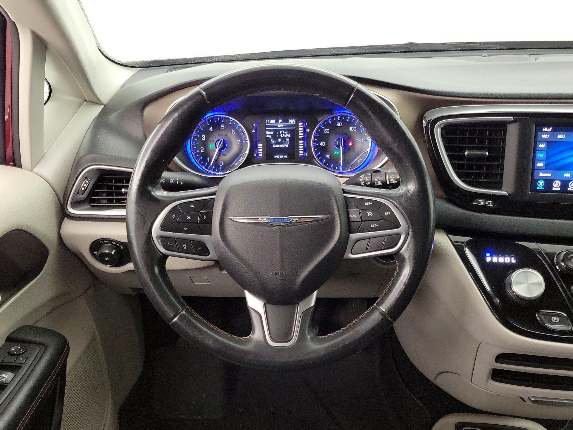 Thumbnail: 2018 Chrysler Pacifica - 10