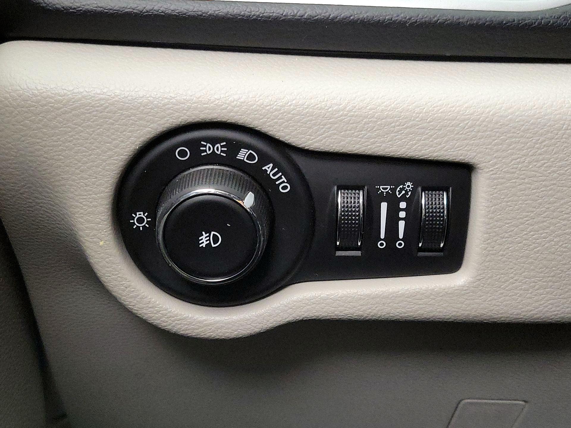 Thumbnail: 2018 Chrysler Pacifica - 13