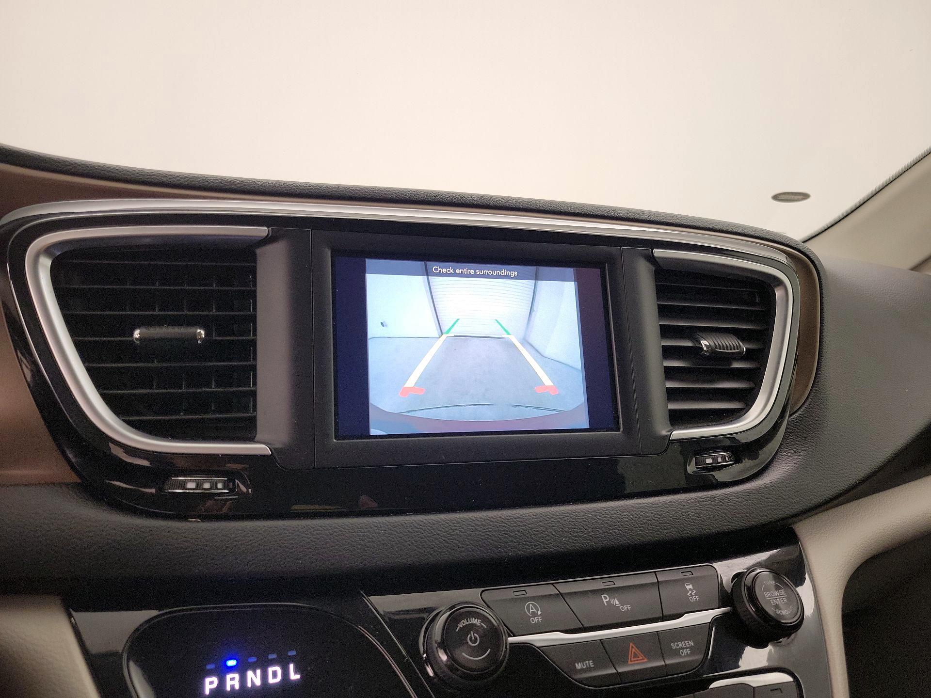 Thumbnail: 2018 Chrysler Pacifica - 14