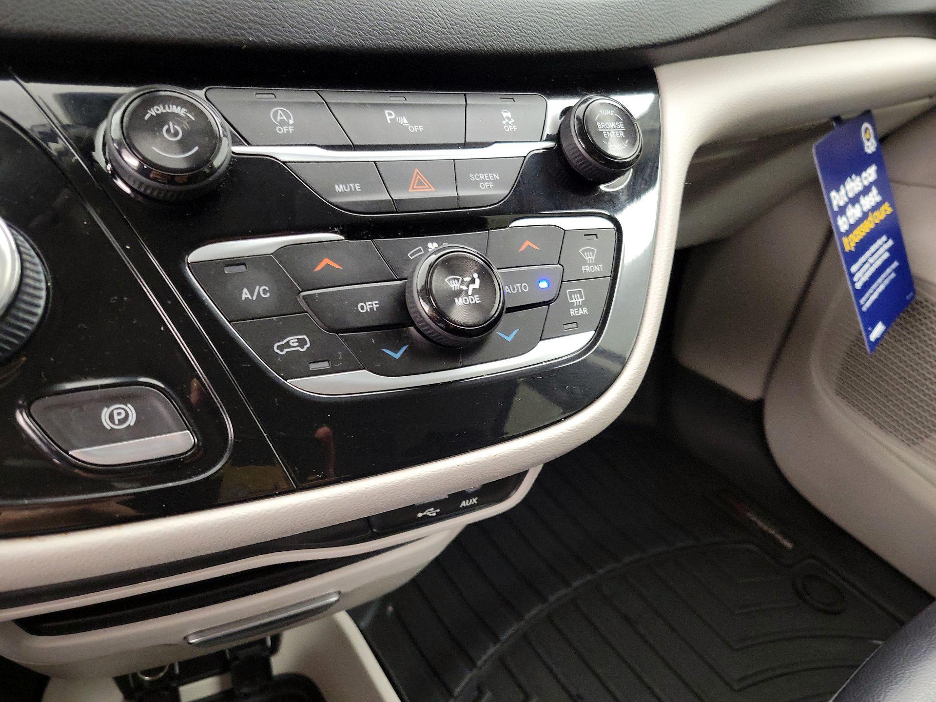 Thumbnail: 2018 Chrysler Pacifica - 16