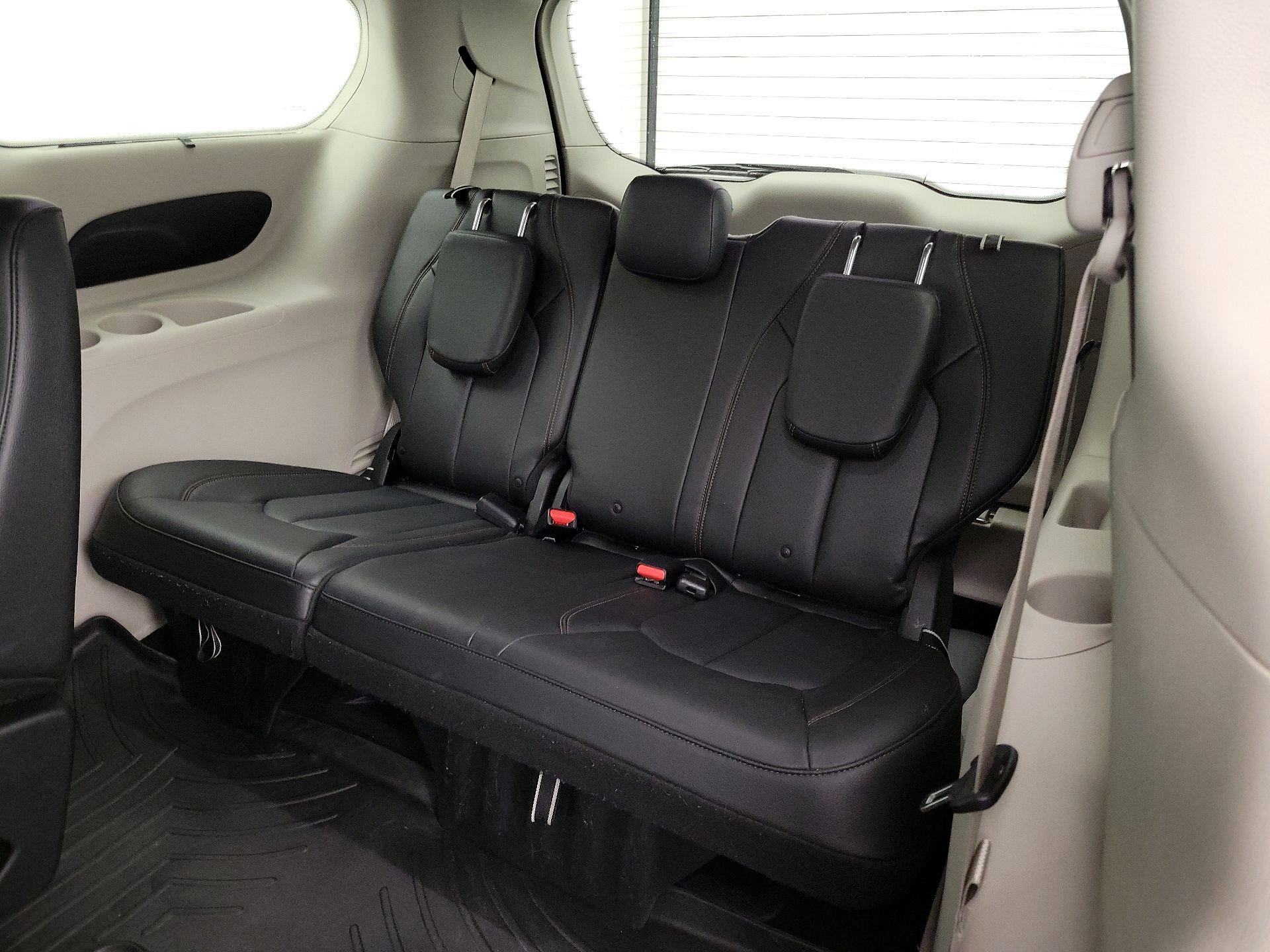 Thumbnail: 2018 Chrysler Pacifica - 20